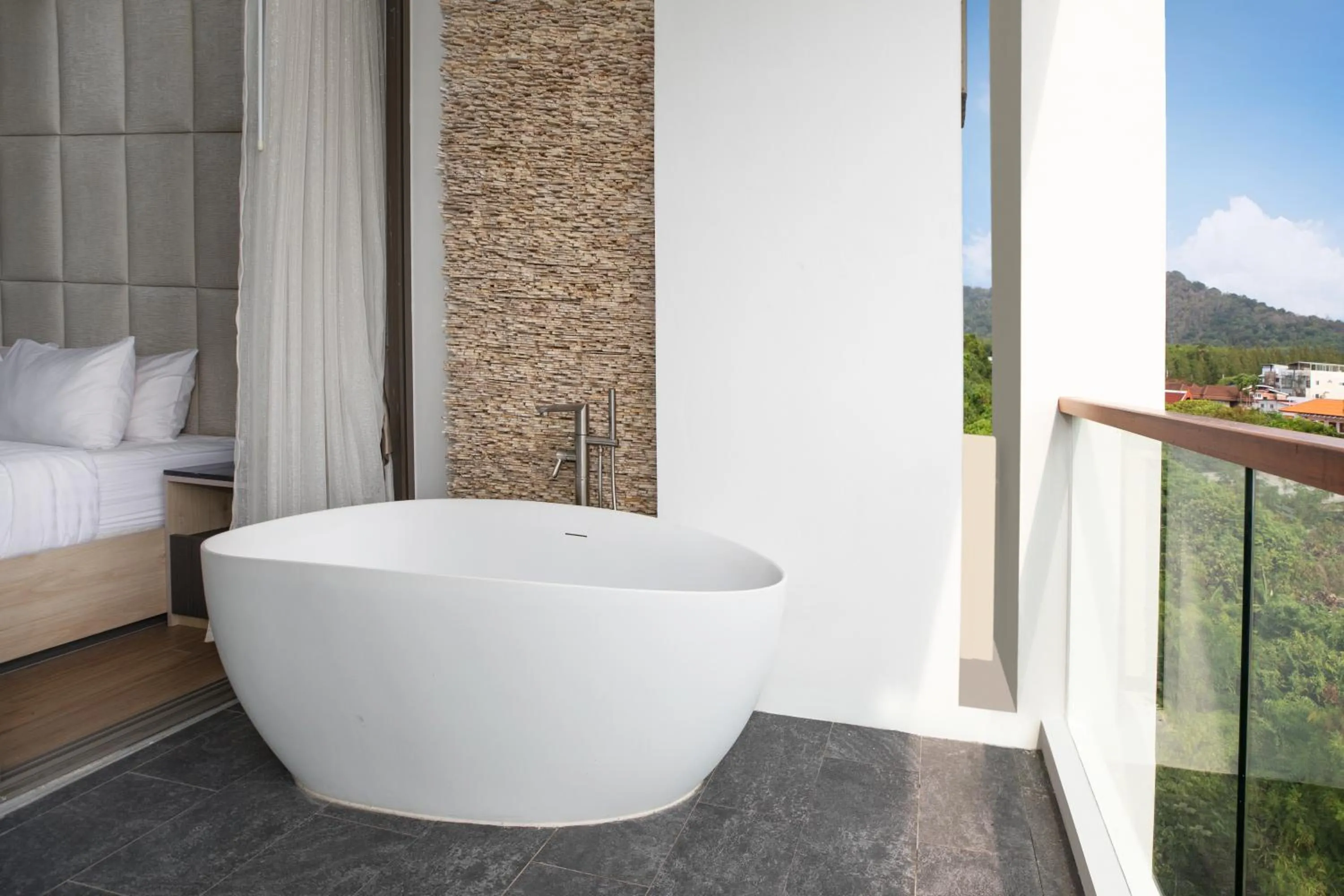 Balcony/Terrace, Bed in Elite Atoll Serviced Apartments Phuket