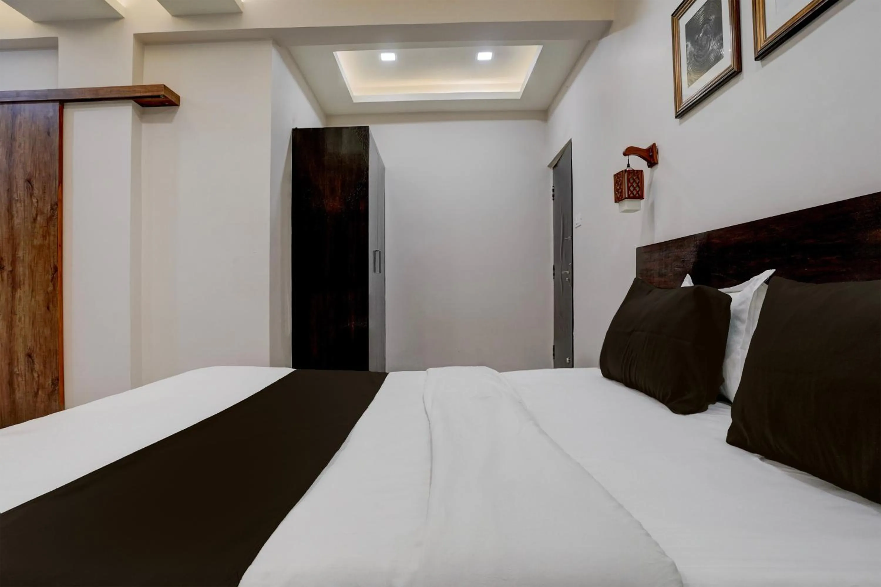 Bedroom, Bed in Super Hotel O DH