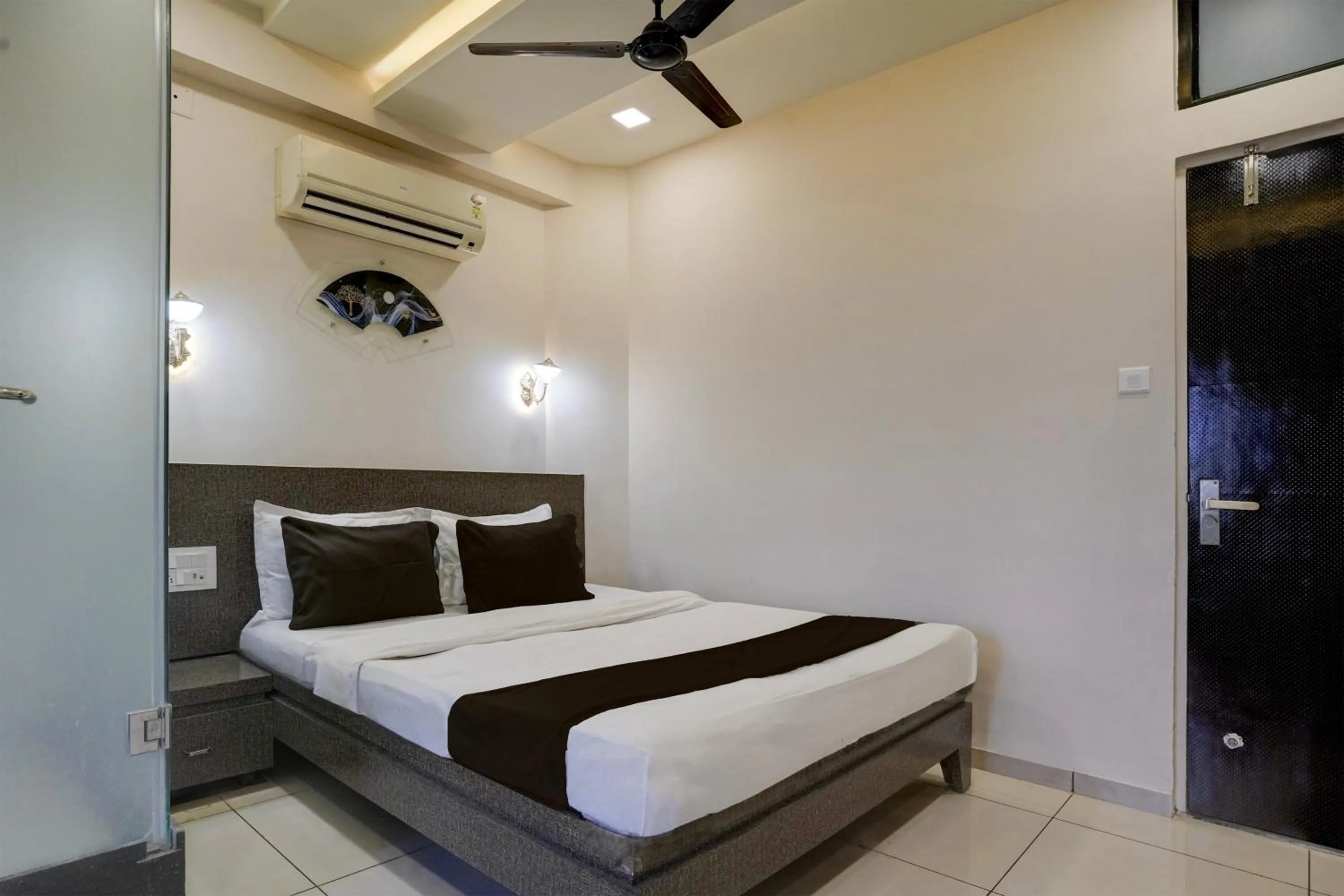 Bedroom, Bed in Super Hotel O DH