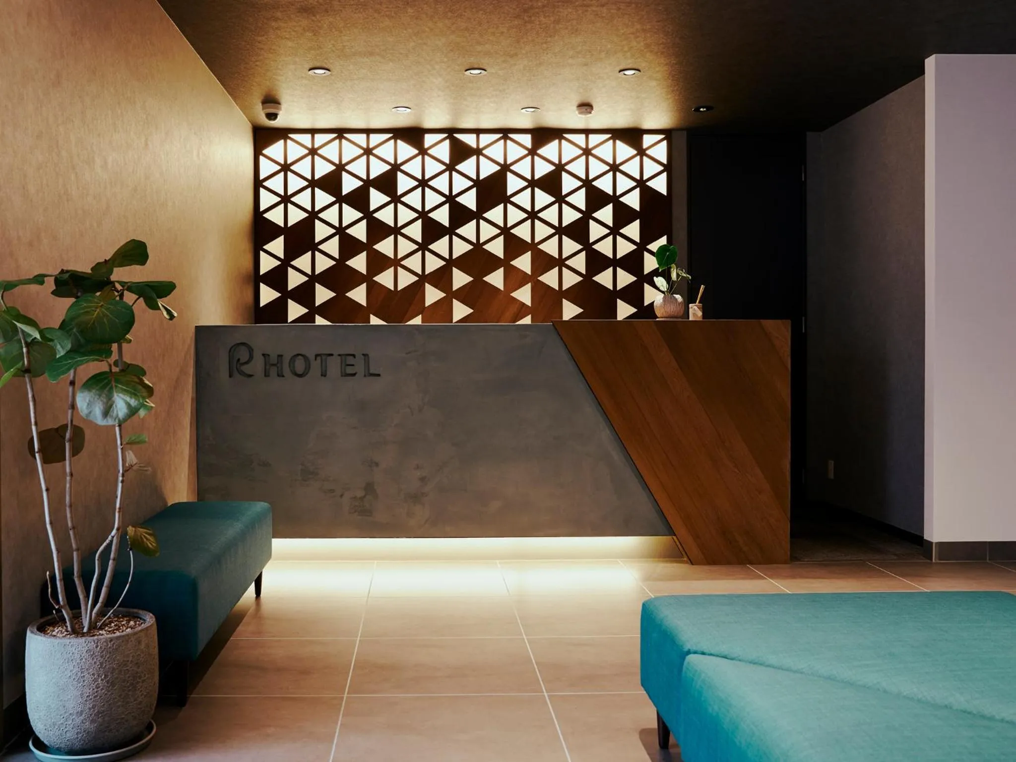 Text overlay in R Hotel Kansai Airport