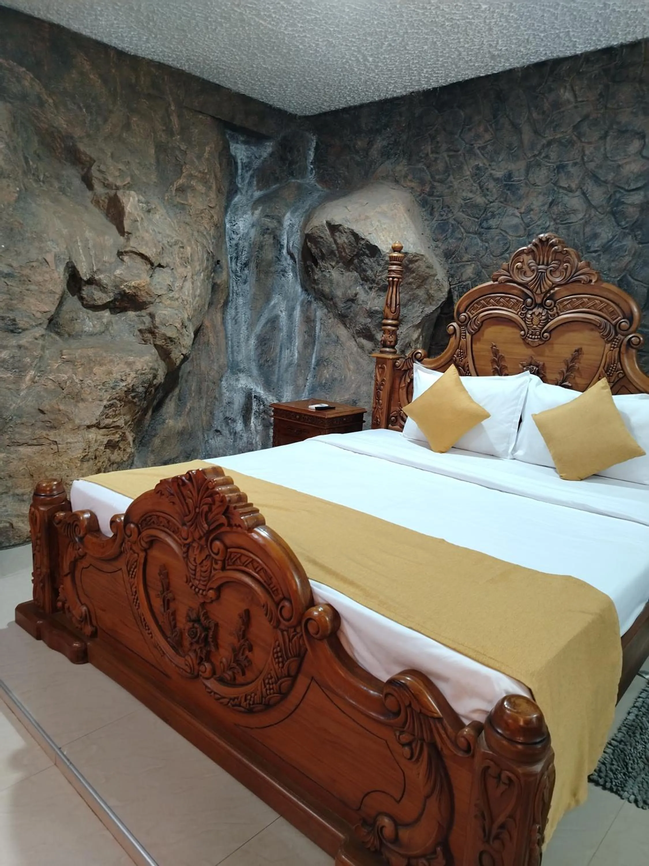 Bedroom, Bed in Ella Mount Heaven