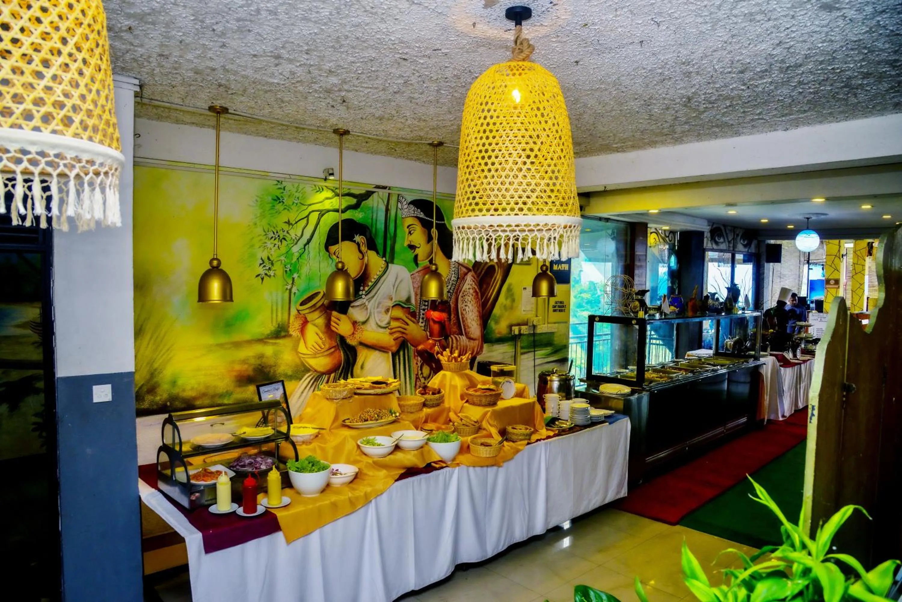 Food and drinks in Ella Mount Heaven