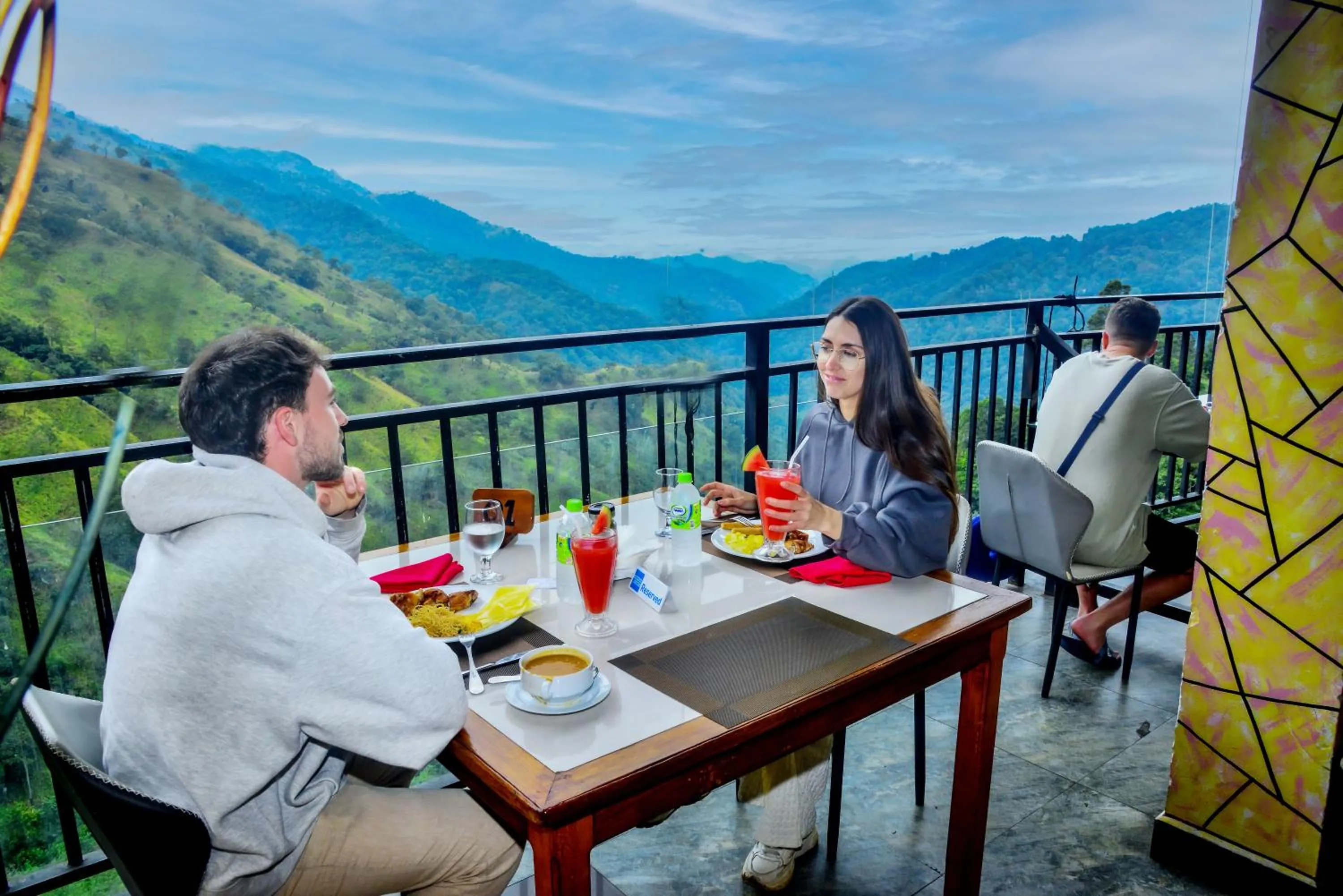 Restaurant/places to eat in Ella Mount Heaven