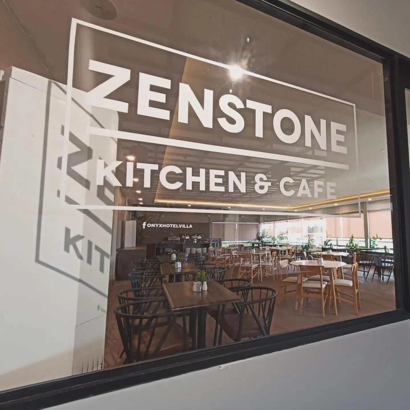 Restaurant/places to eat in ONYX HOTEL & VILLA