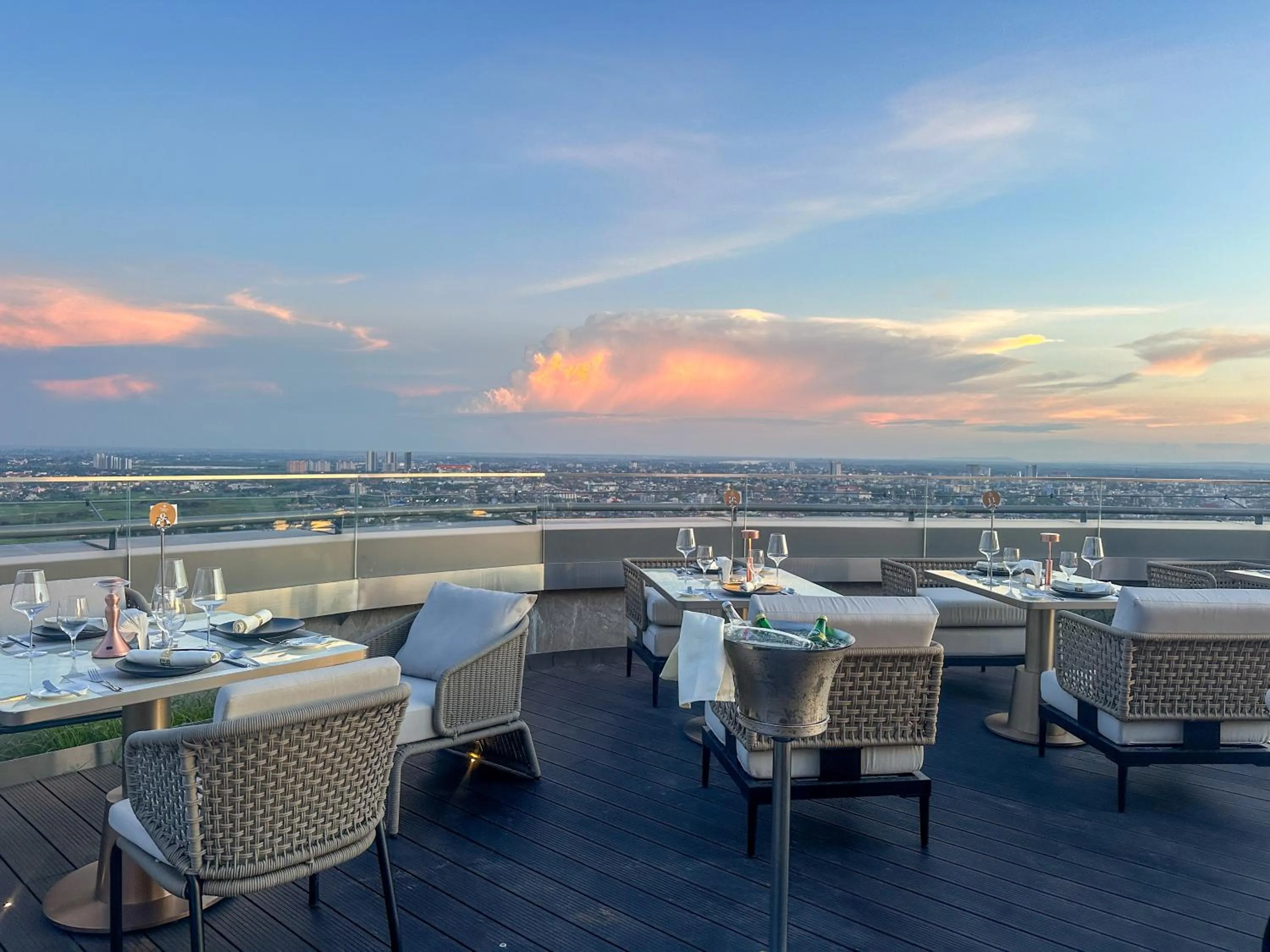 Restaurant/places to eat in Latsavong Wanda Vista Vientiane