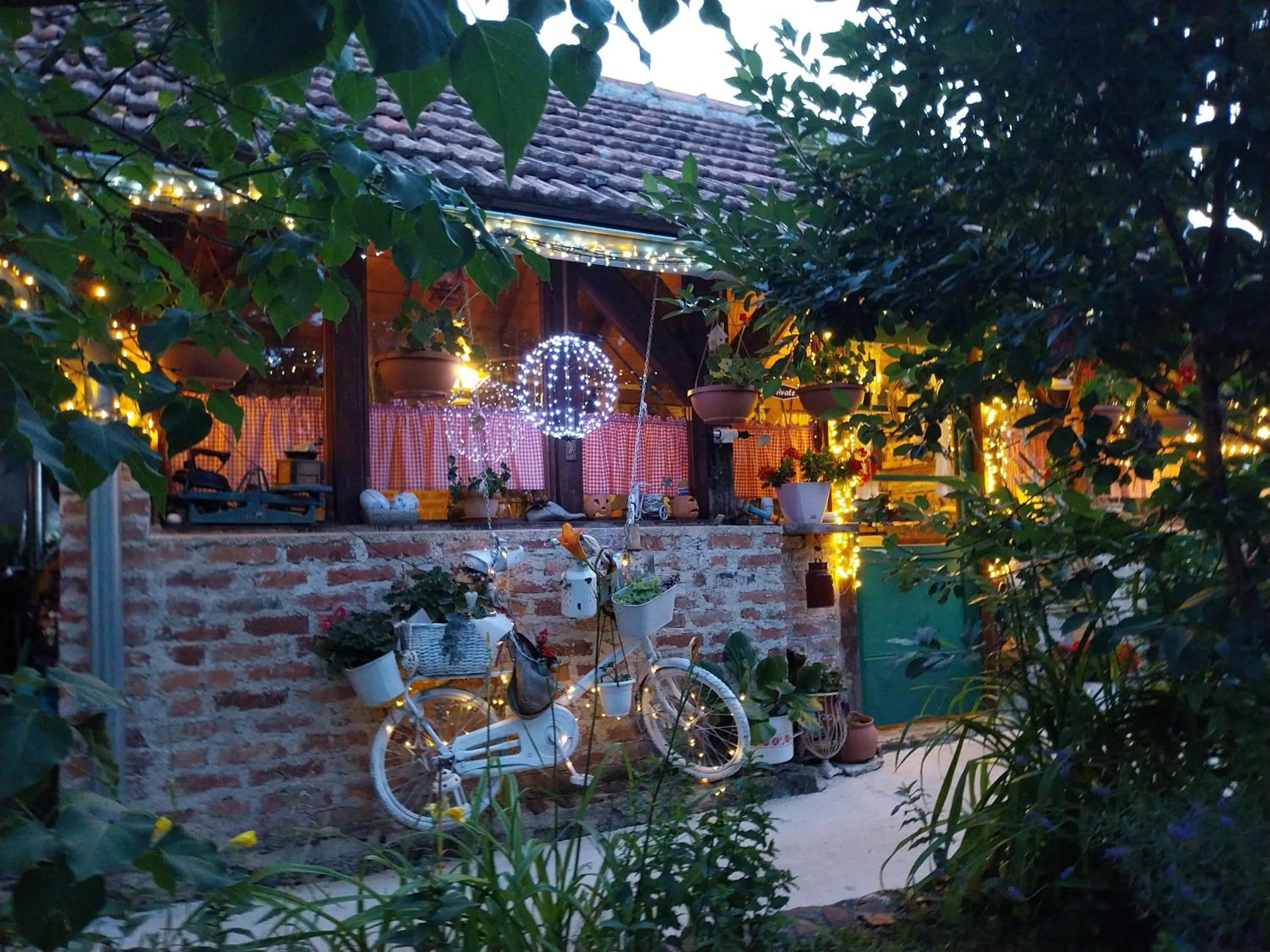 Garden view in Apartment Ada bed & breakfast