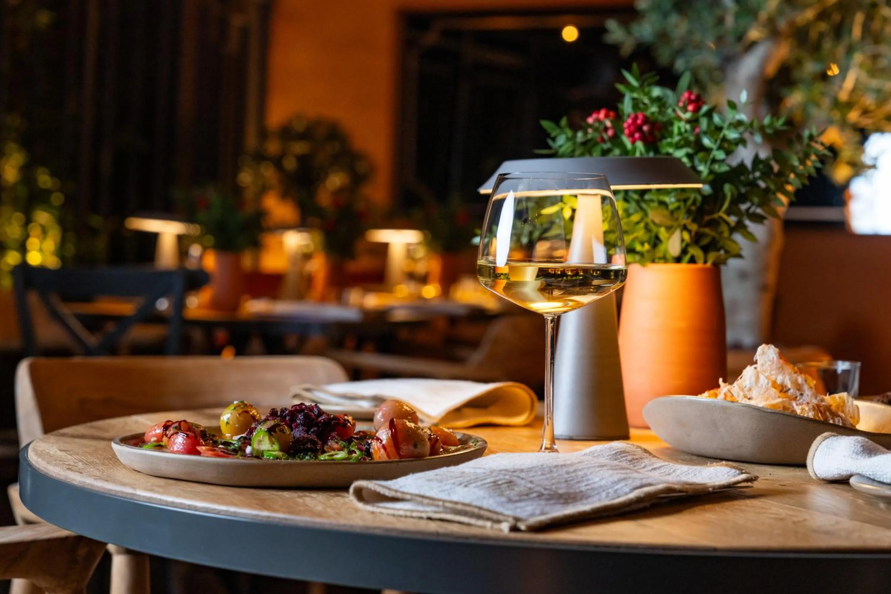 Restaurant/places to eat in Roome