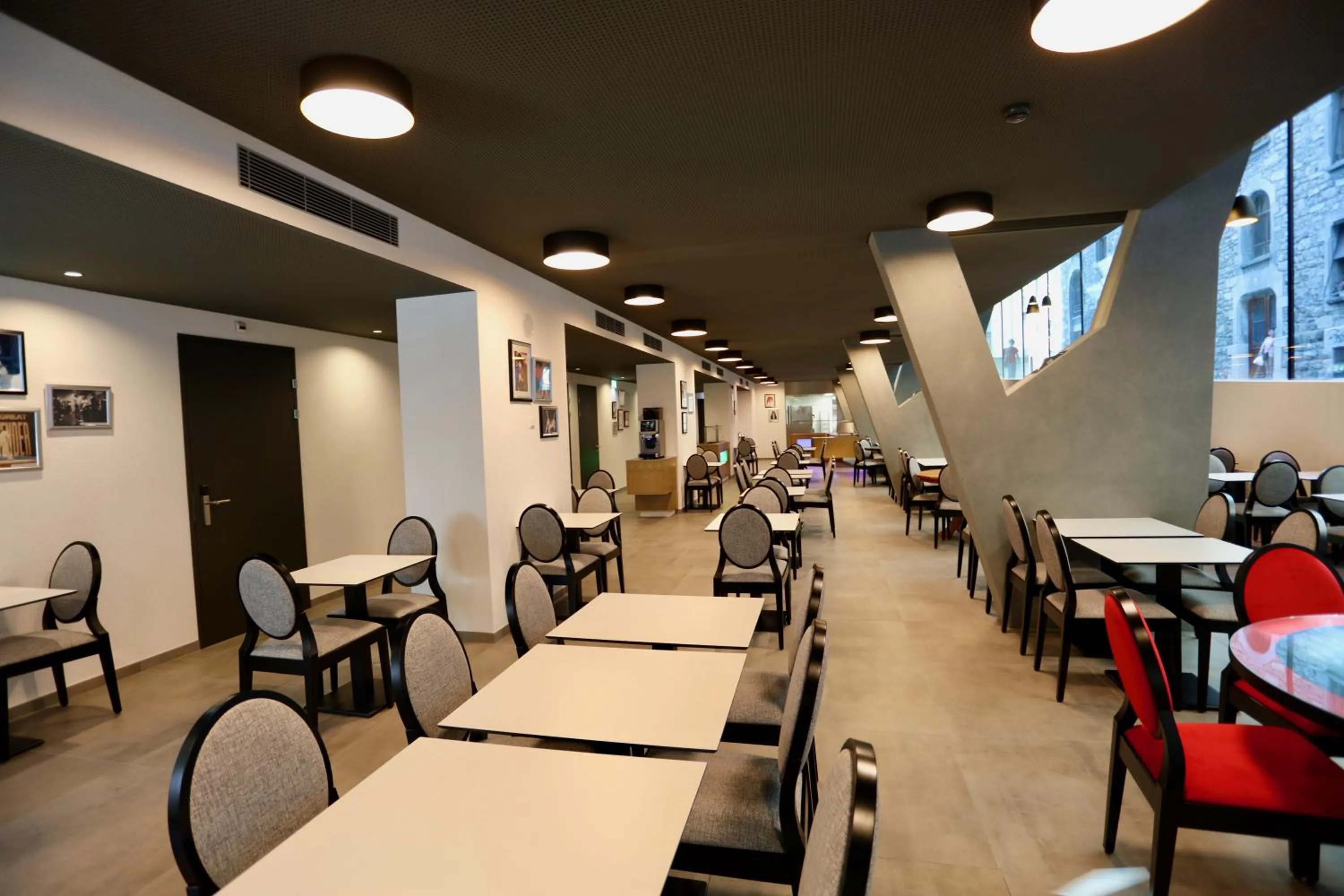 Restaurant/places to eat in "The Freddie Mercury" Hotel