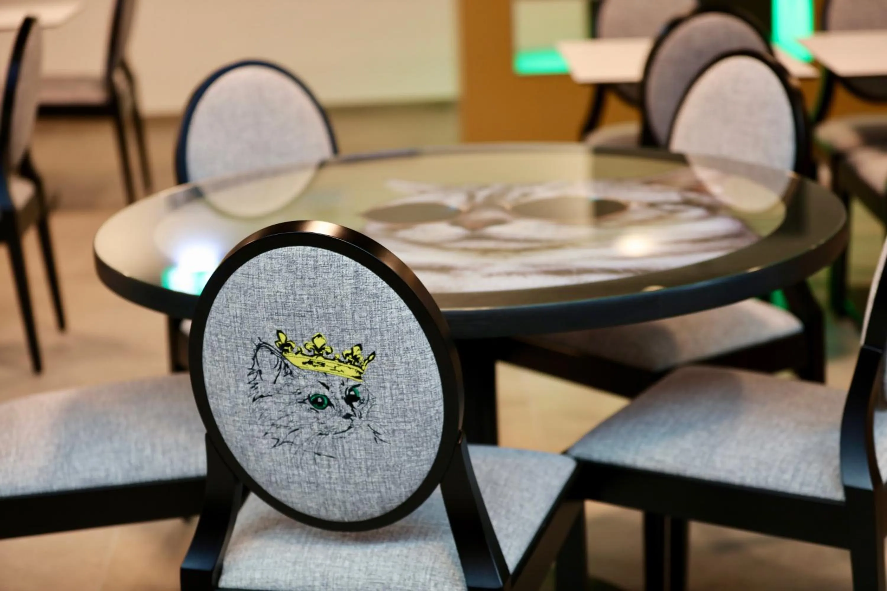 Restaurant/places to eat in "The Freddie Mercury" Hotel