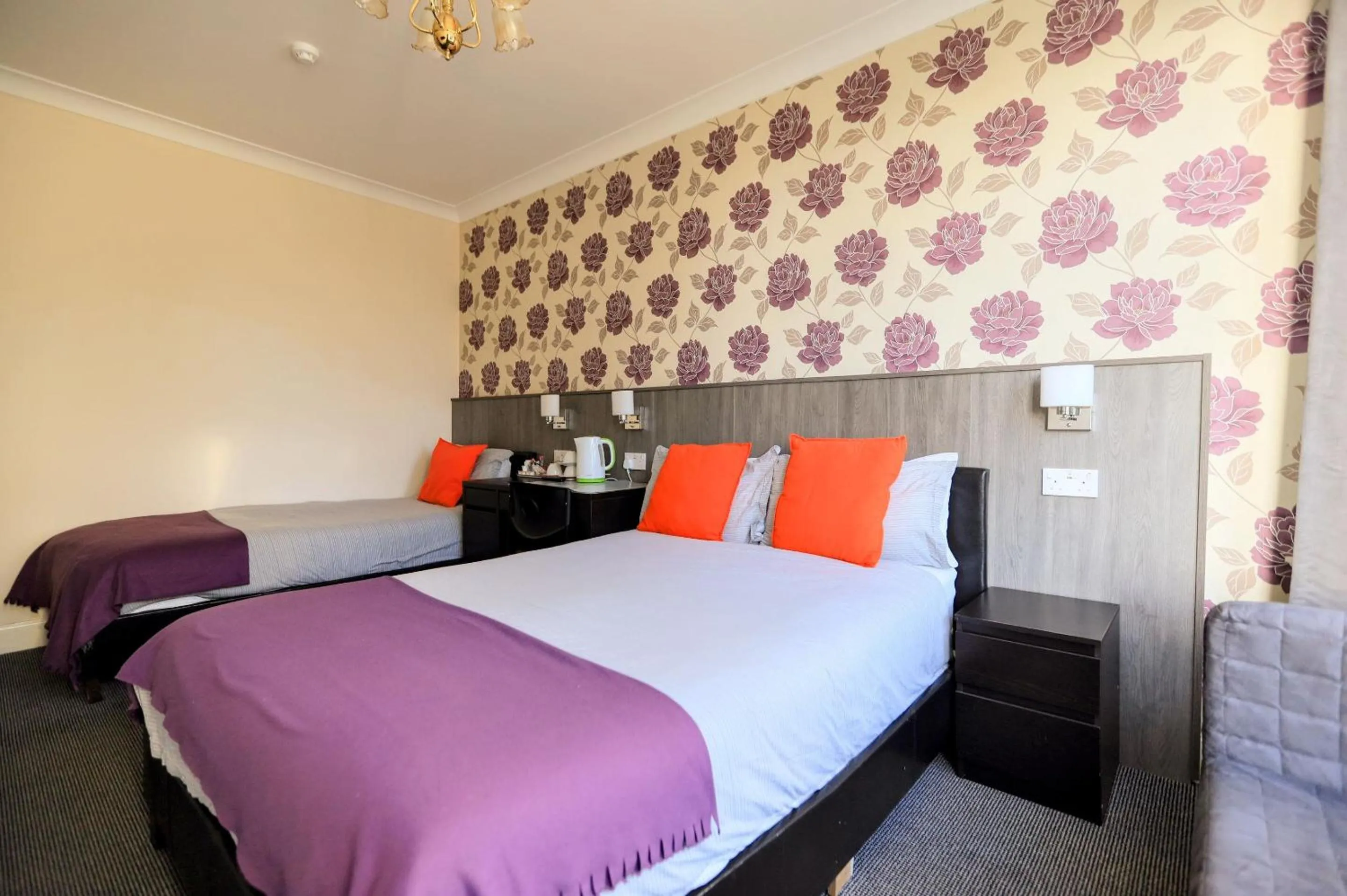 Deluxe Triple Room in Edinburgh Holiday Guest House