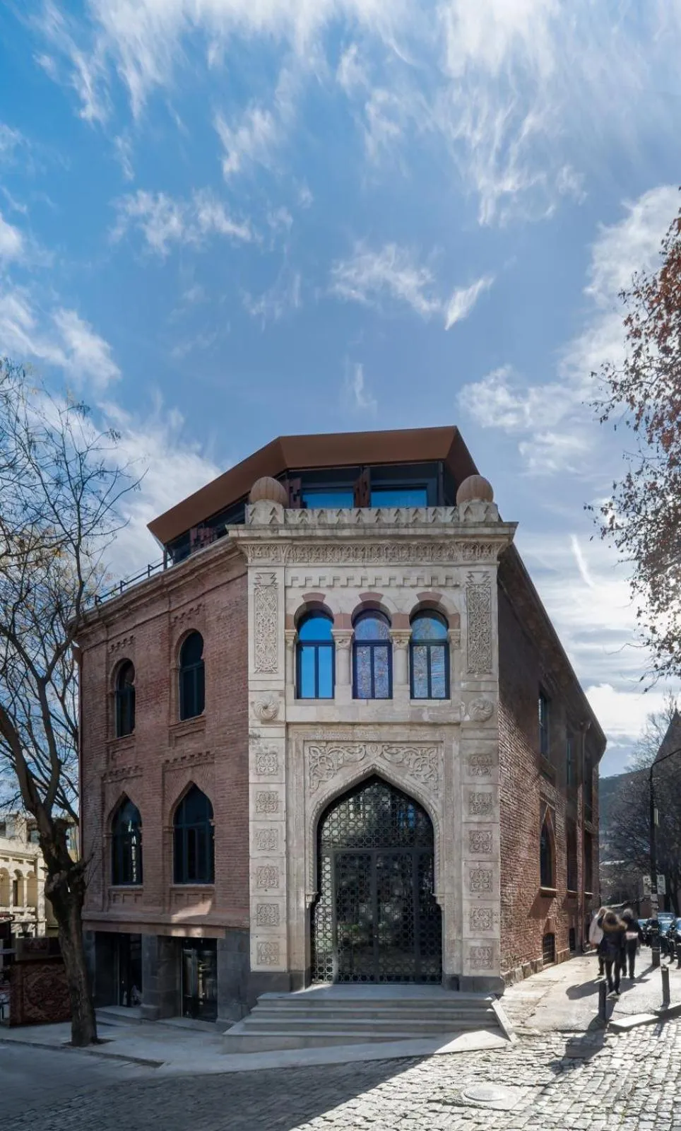 Property building in Qarvasla Hotel