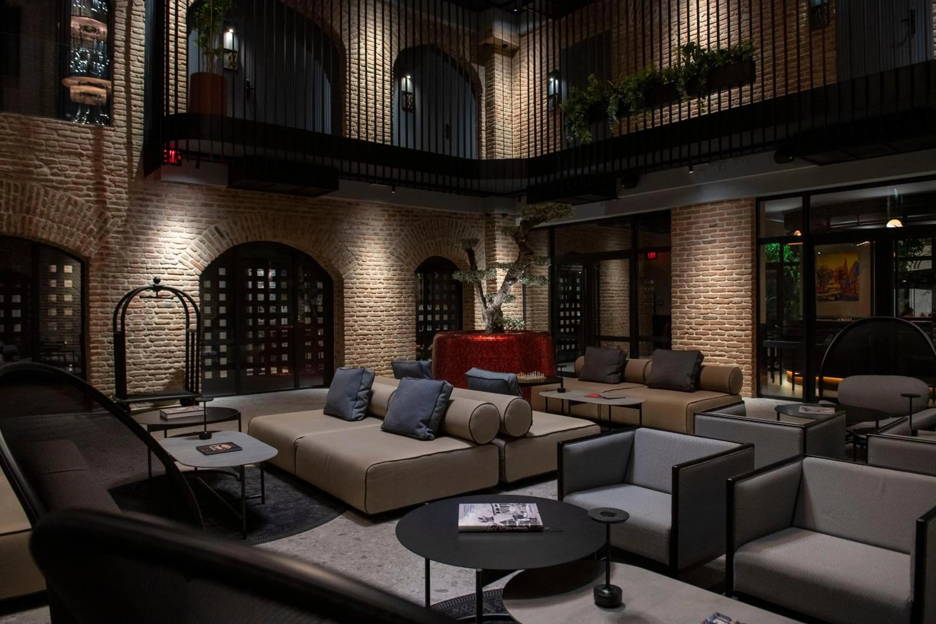 Lobby or reception in Qarvasla Hotel