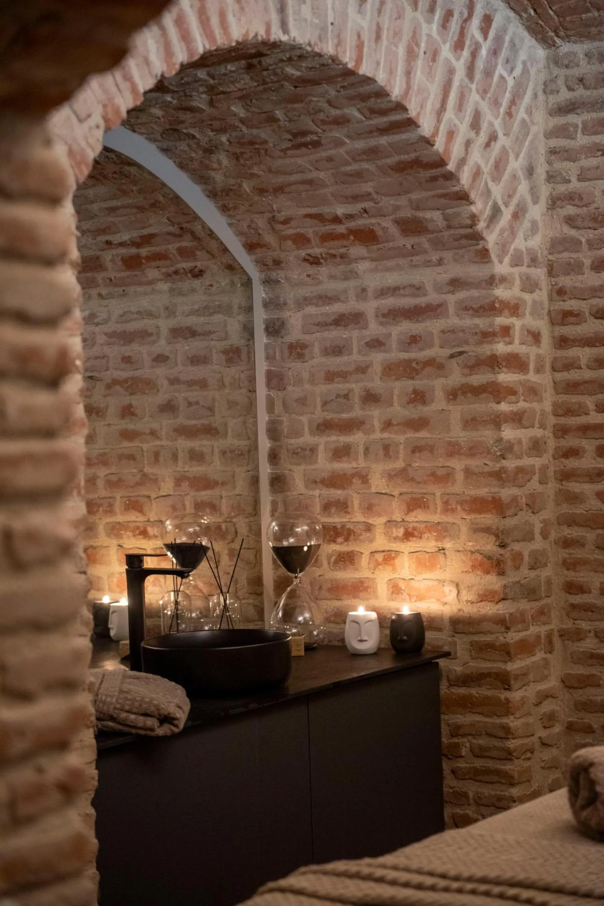 Massage in Qarvasla Hotel