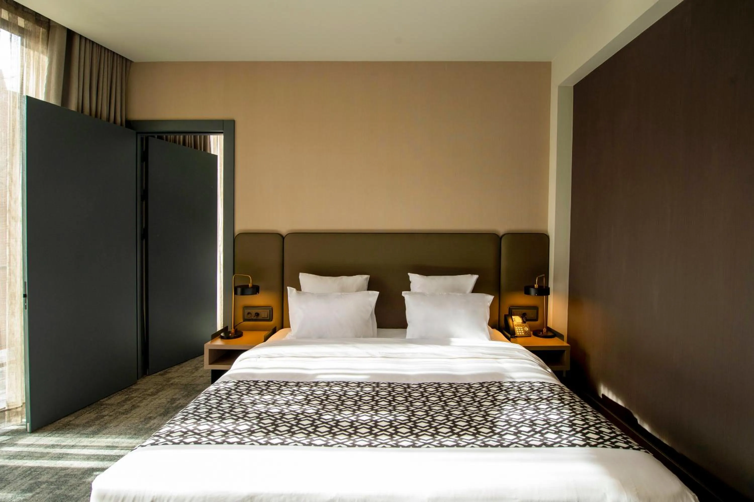 Photo of the whole room, Bed in Qarvasla Hotel