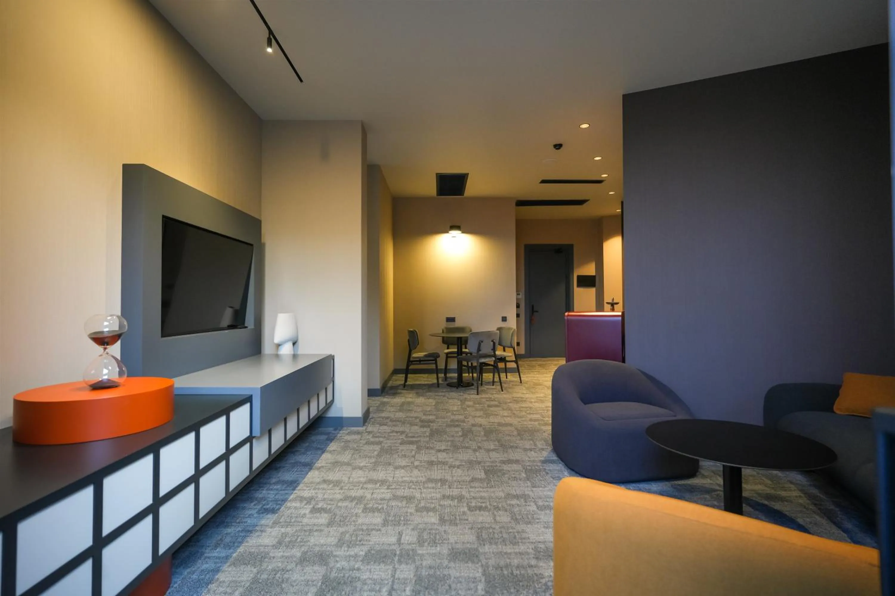 Seating area in Qarvasla Hotel