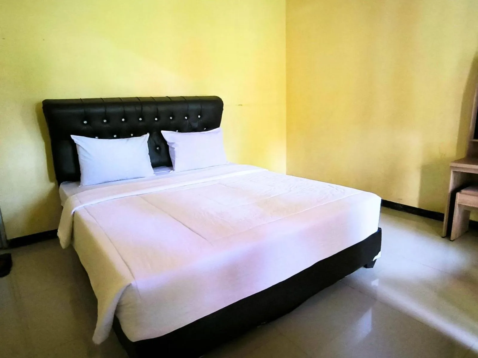 Bed in Villa Setumbu powered by Cocotel