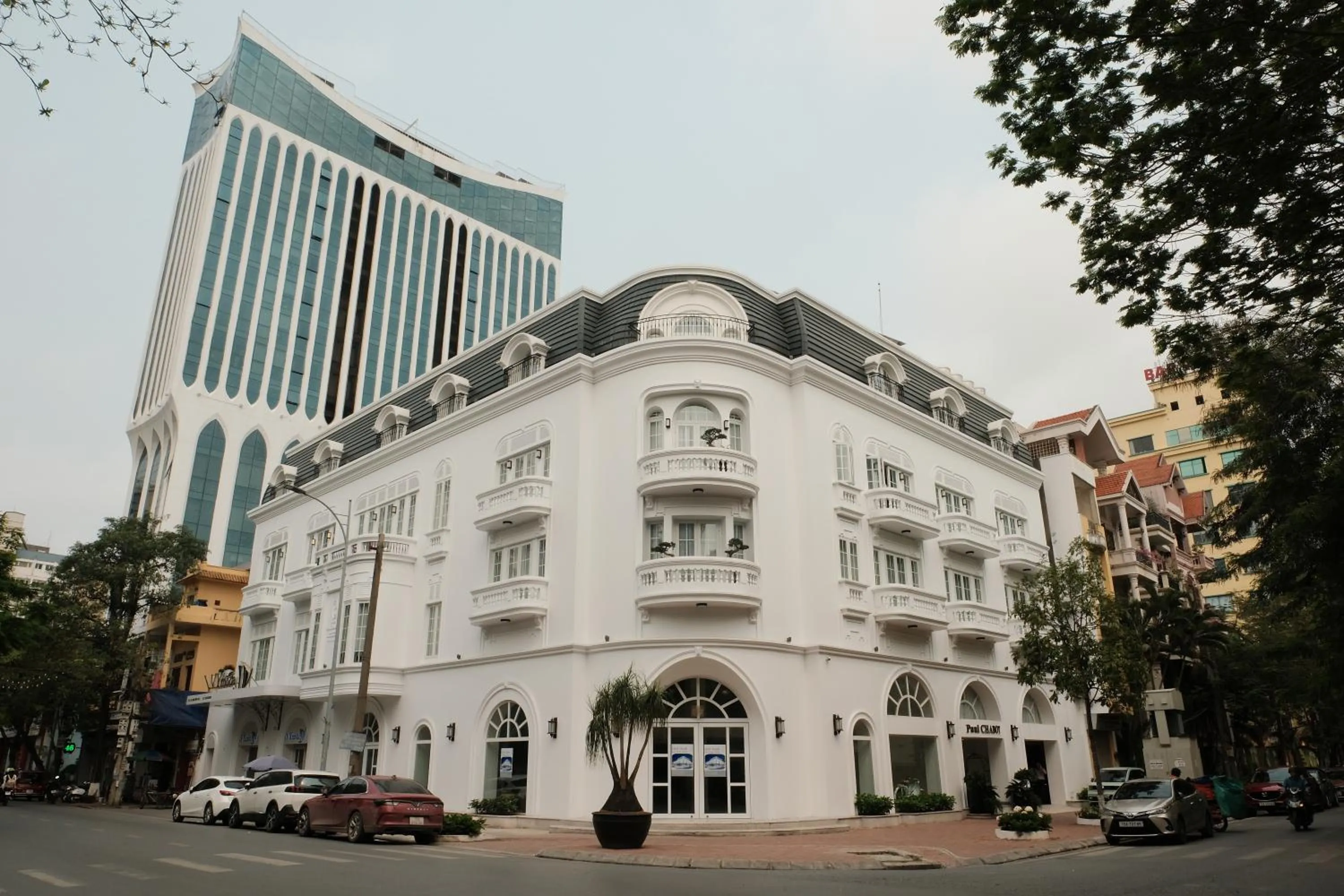 Property building in Paul Chabot Hotel