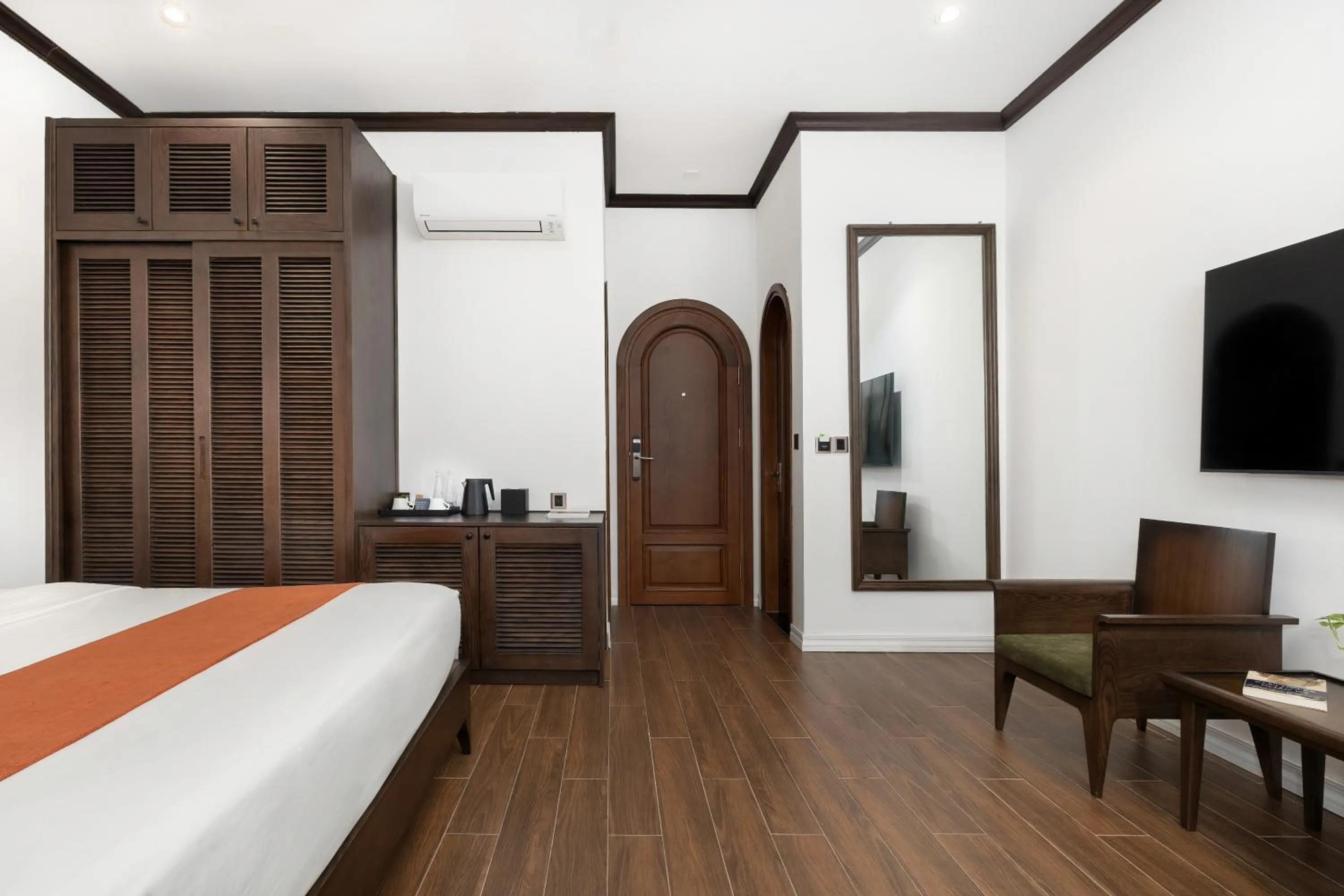 Bed in Paul Chabot Hotel