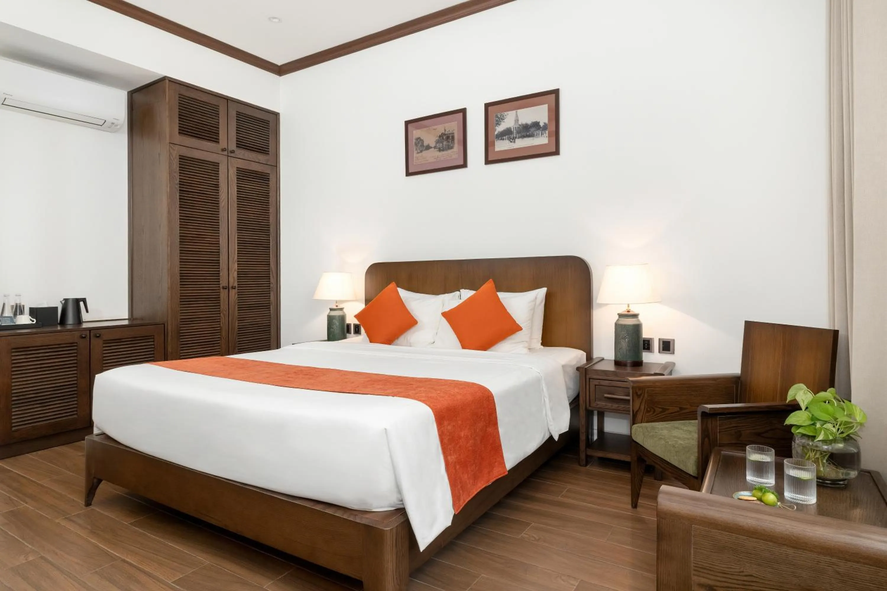 Bed in Paul Chabot Hotel