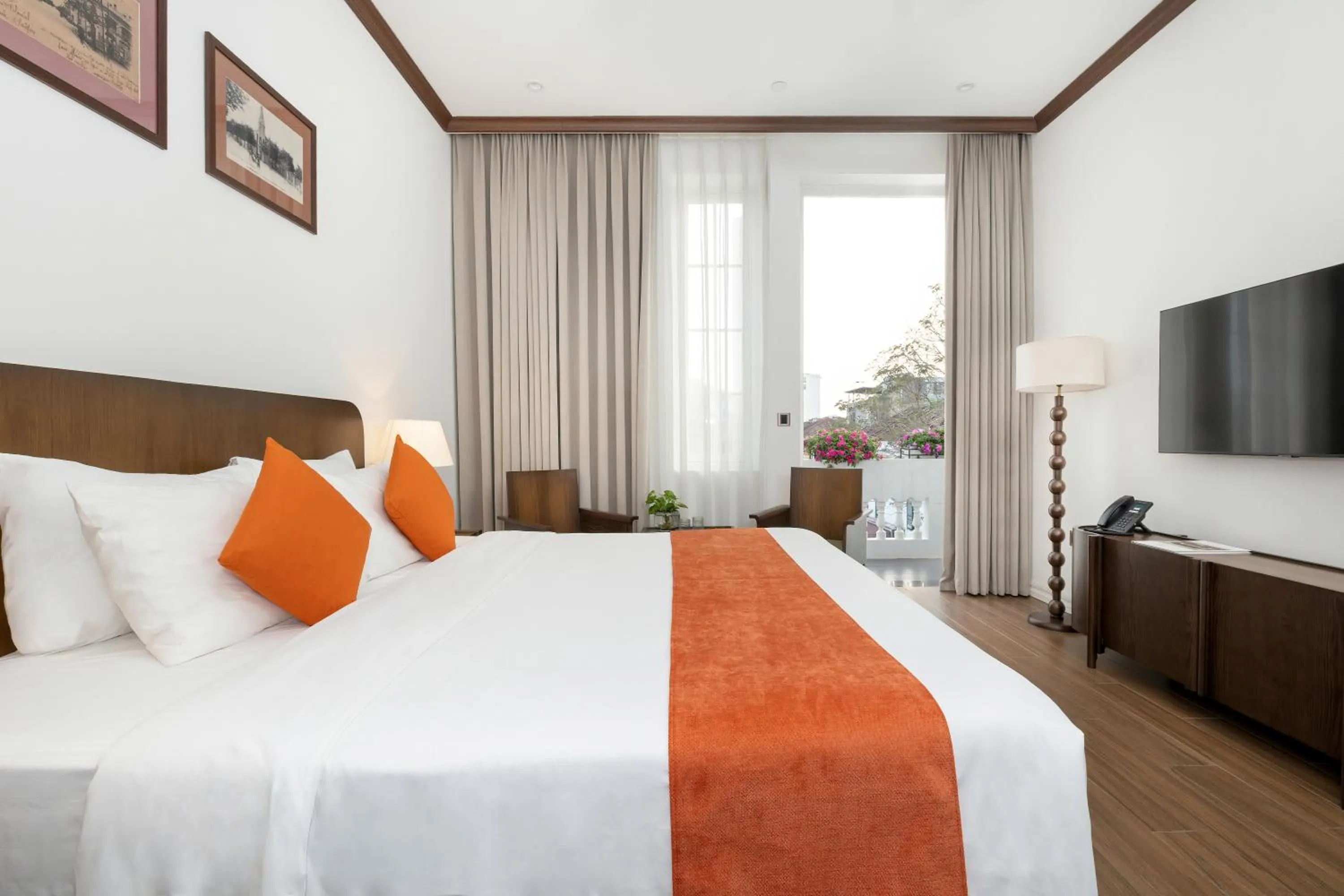 Bed in Paul Chabot Hotel