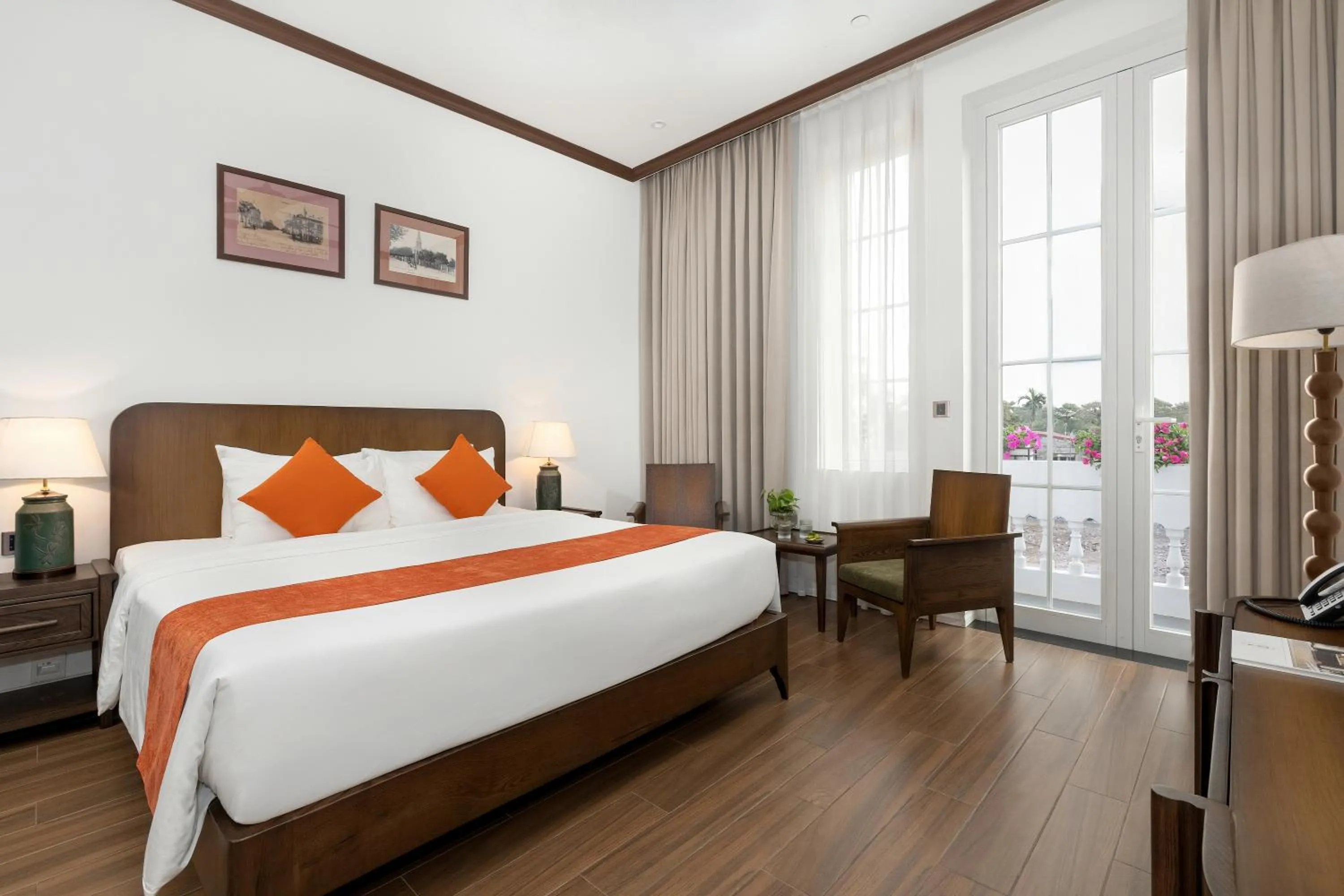 Bed in Paul Chabot Hotel