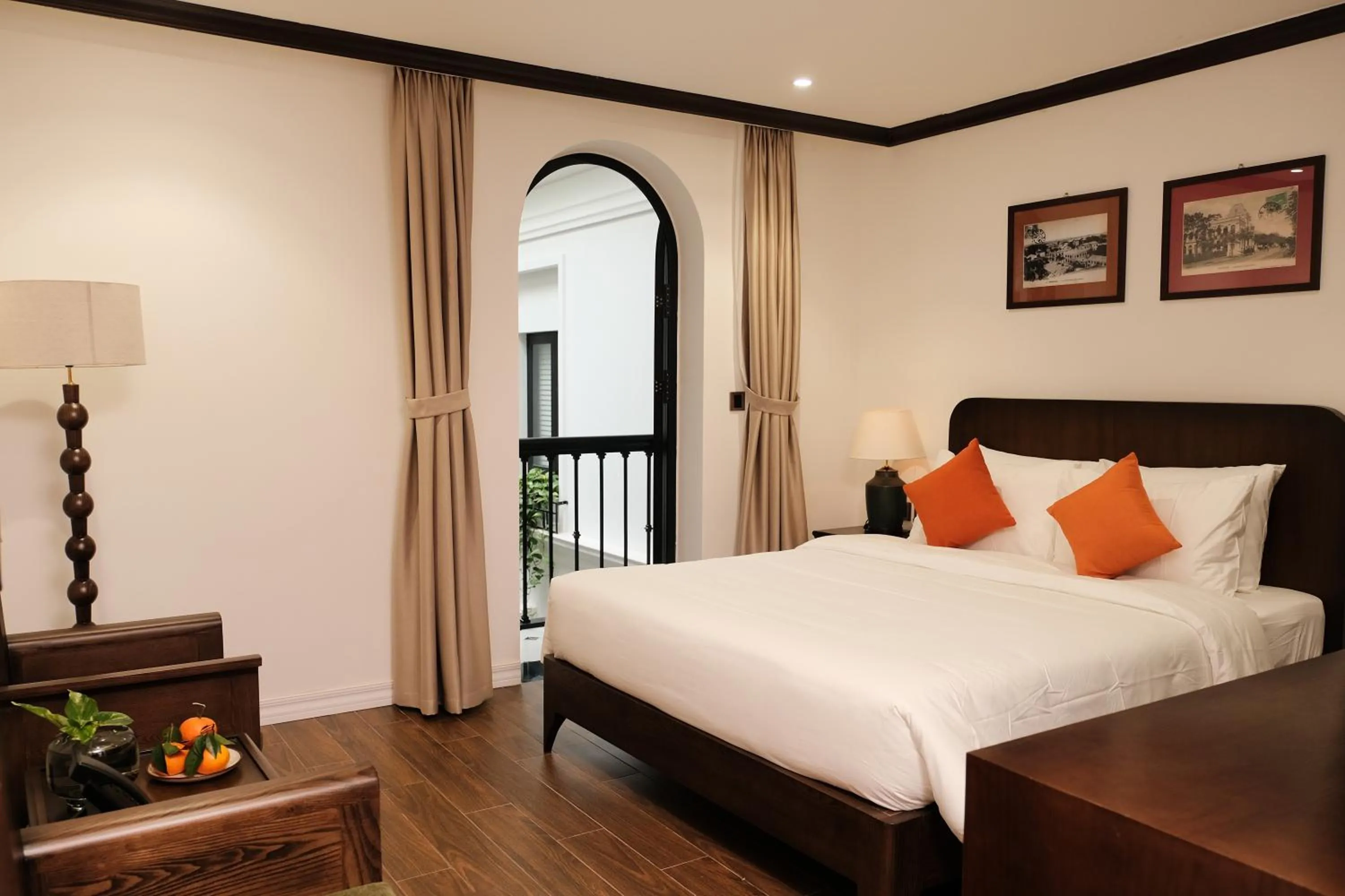 Bedroom, Bed in Paul Chabot Hotel