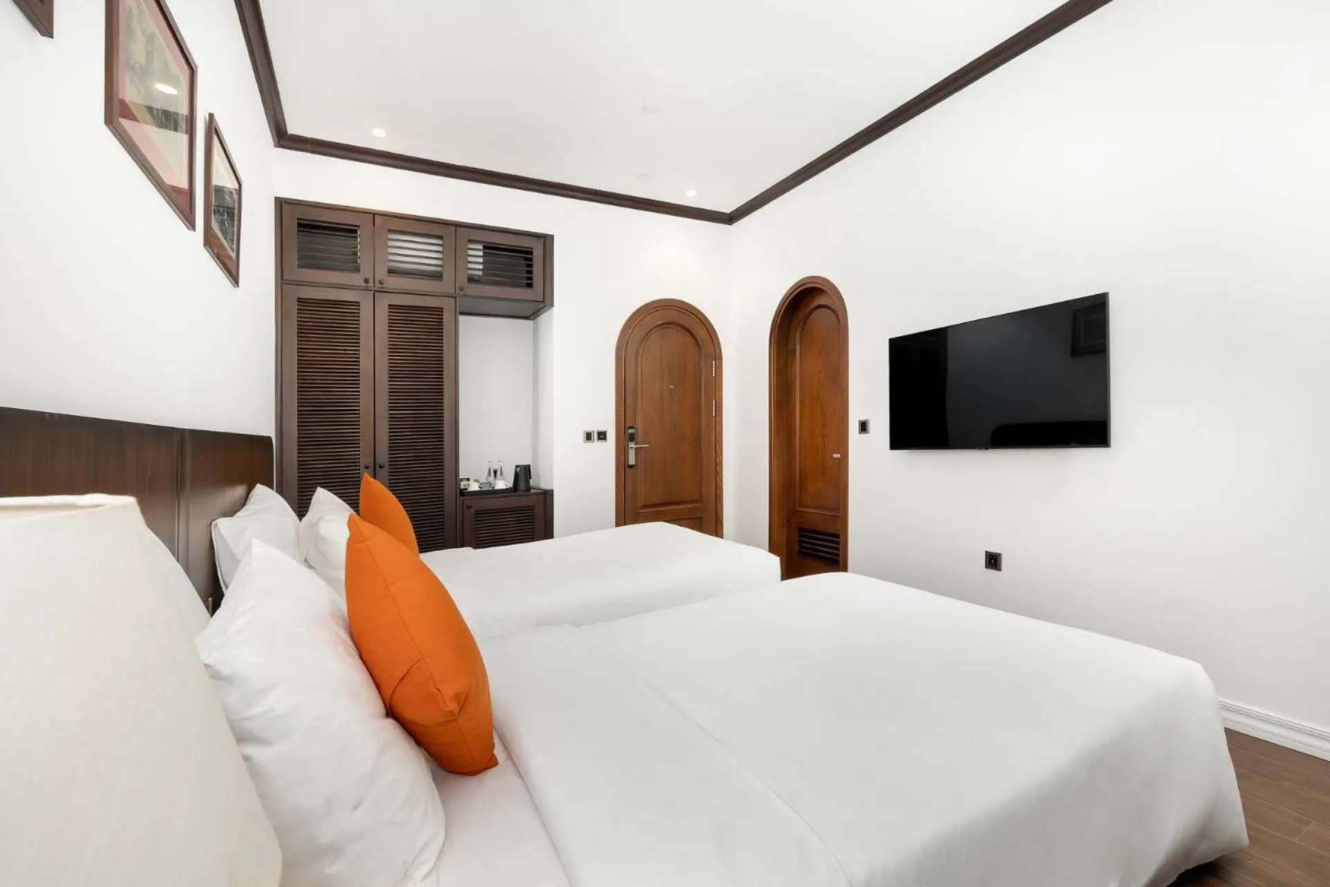 Bed in Paul Chabot Hotel