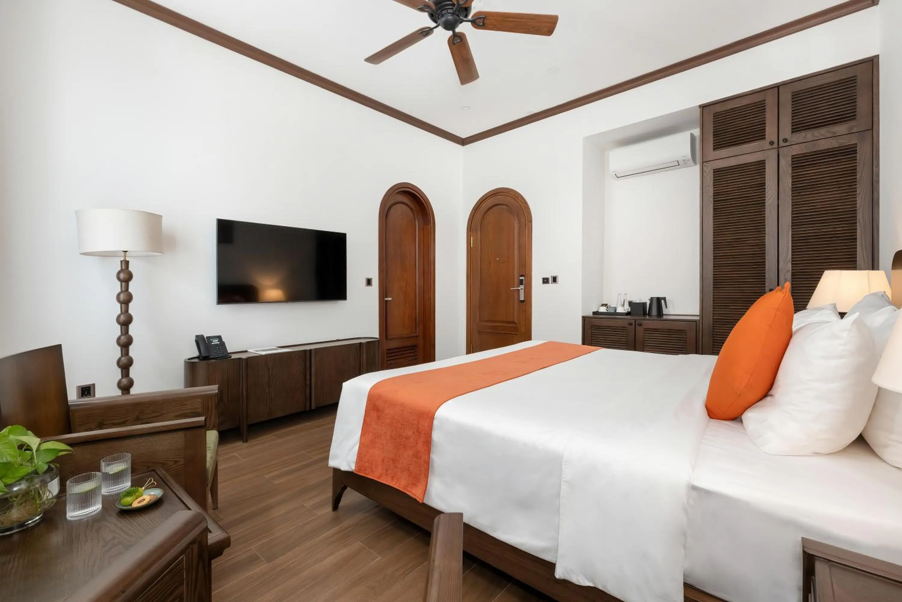 Bed in Paul Chabot Hotel