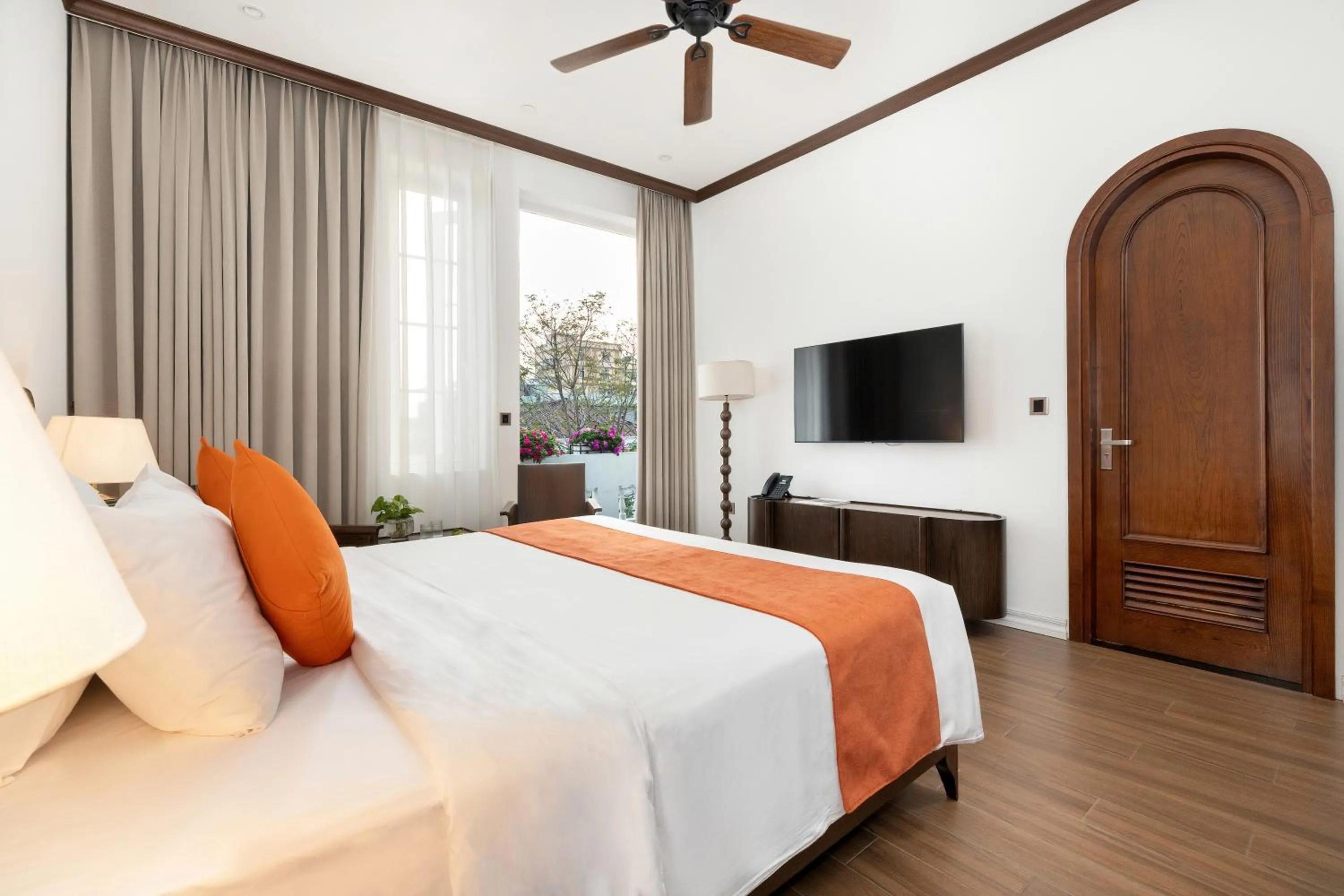 Bed in Paul Chabot Hotel