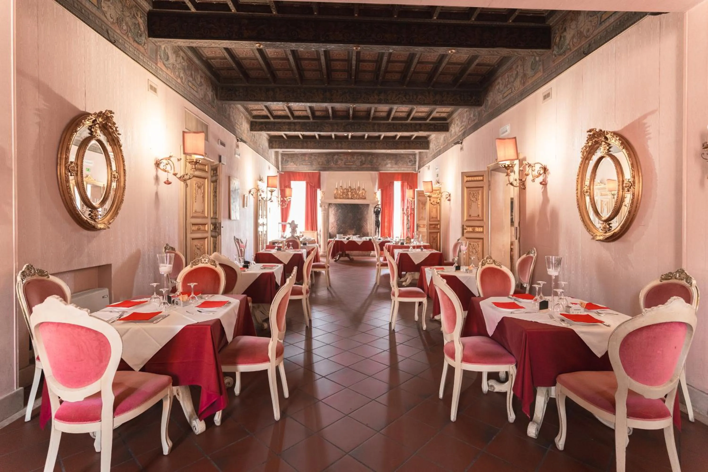 Lounge or bar in Hotel & SPA Duchessa Isabella Collection by GSA Hotels