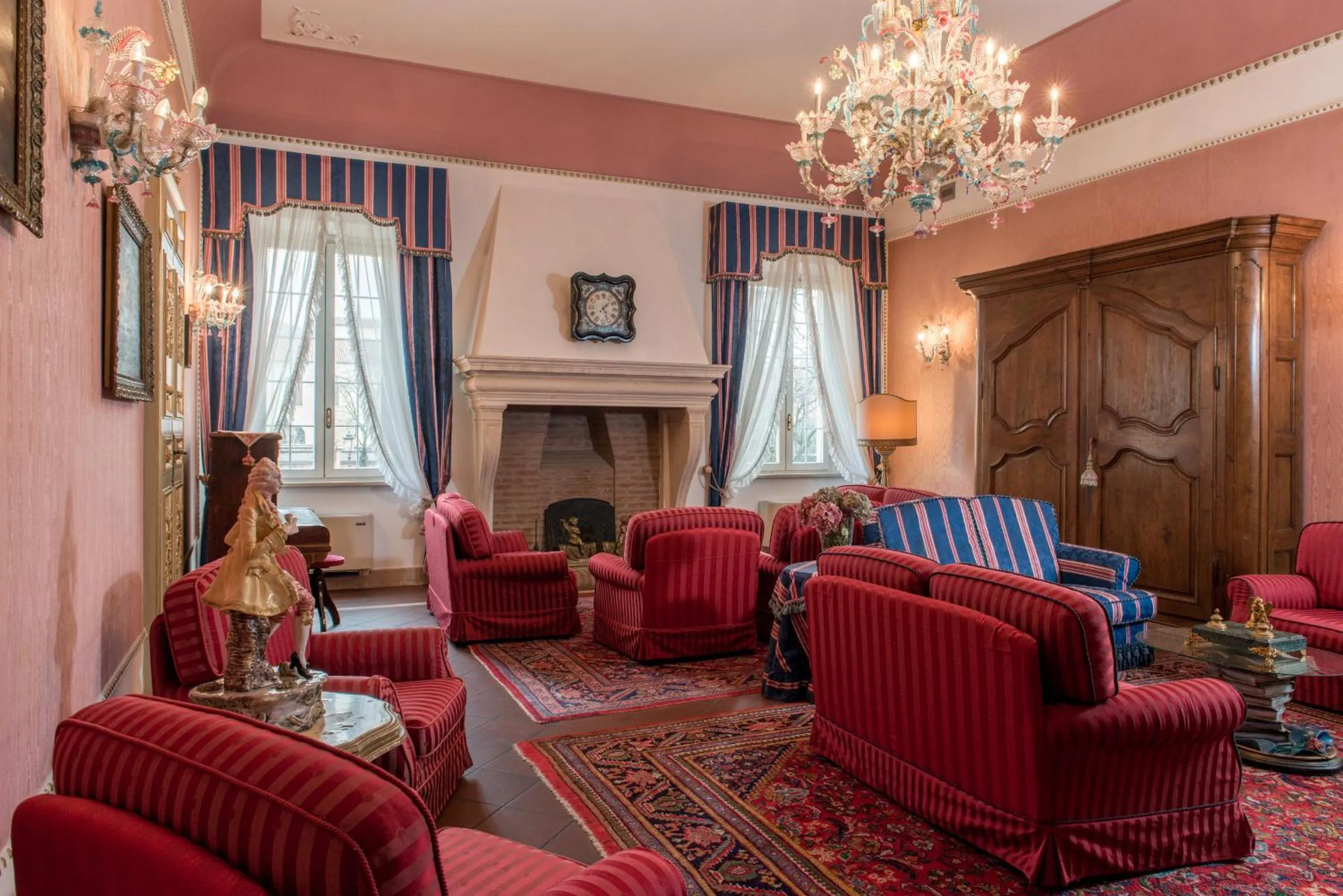 Communal lounge/ TV room in Hotel & SPA Duchessa Isabella Collection by GSA Hotels