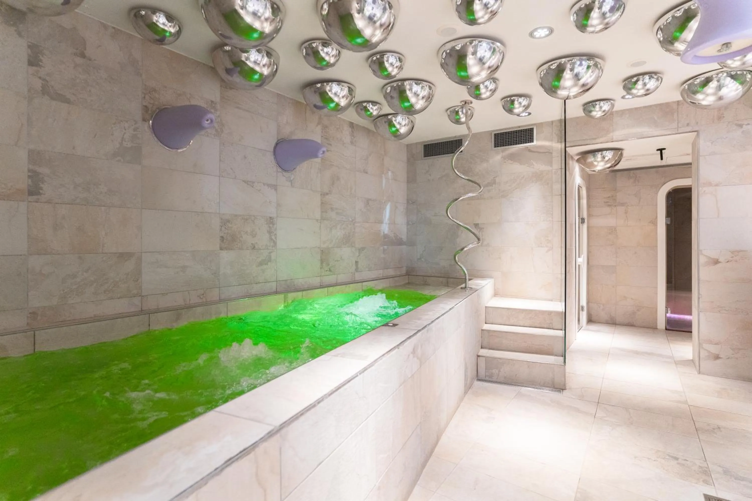 Hot Tub in Hotel & SPA Duchessa Isabella Collection by GSA Hotels