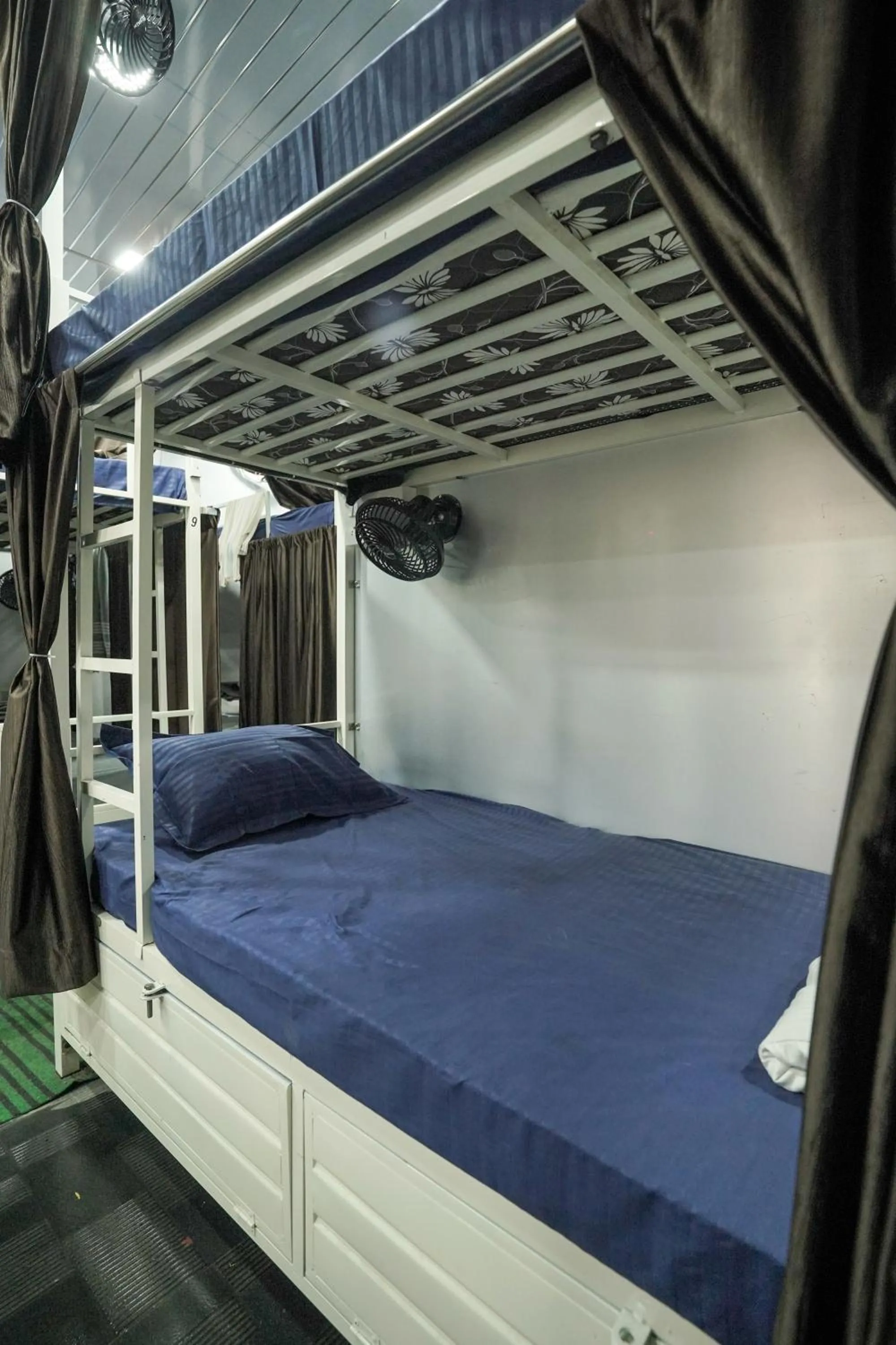 bunk bed, Bed in ZEST STAYS 1054-ANDHERI WEST