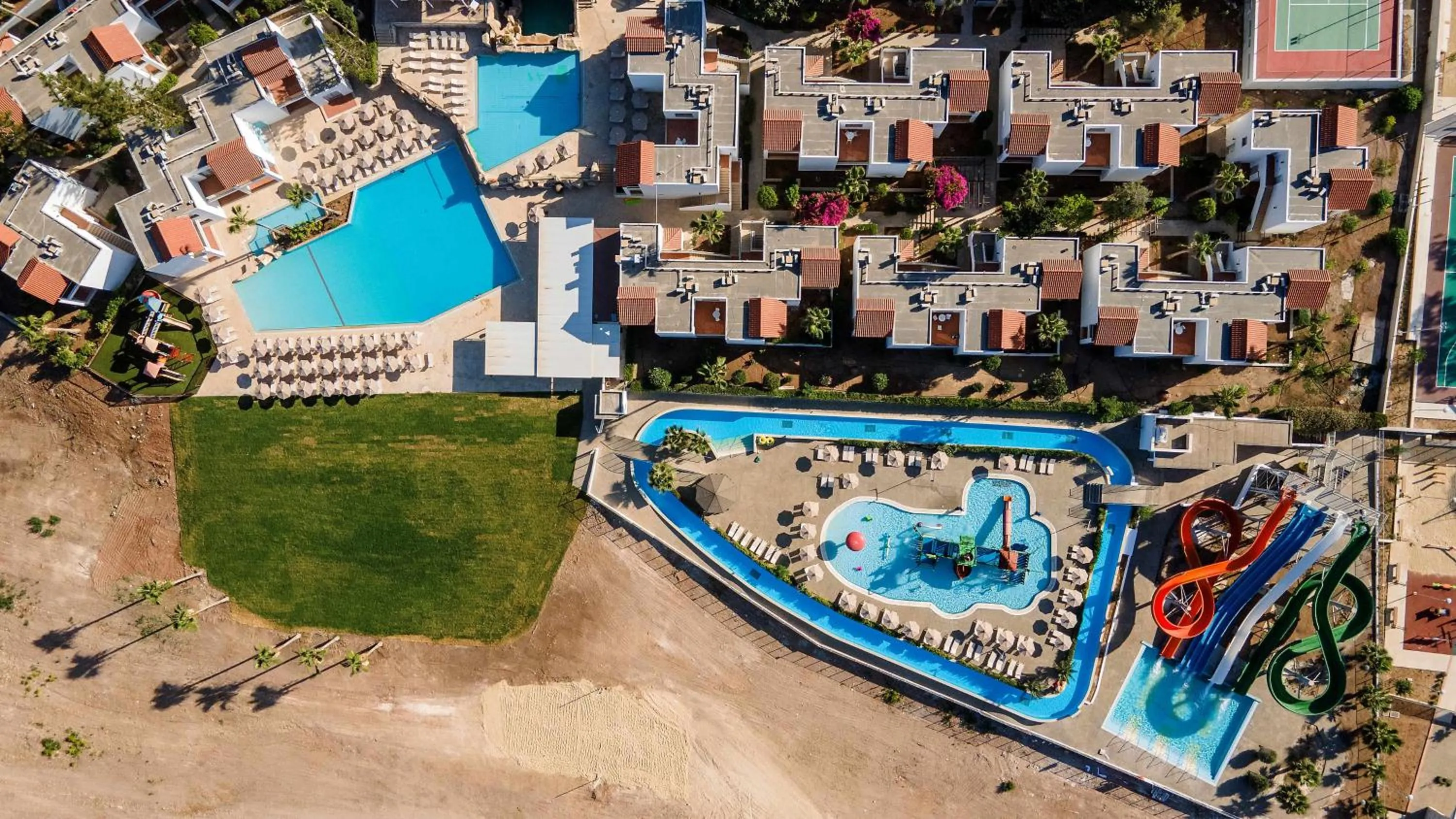 Property building in Kapetanios Aqua Resort