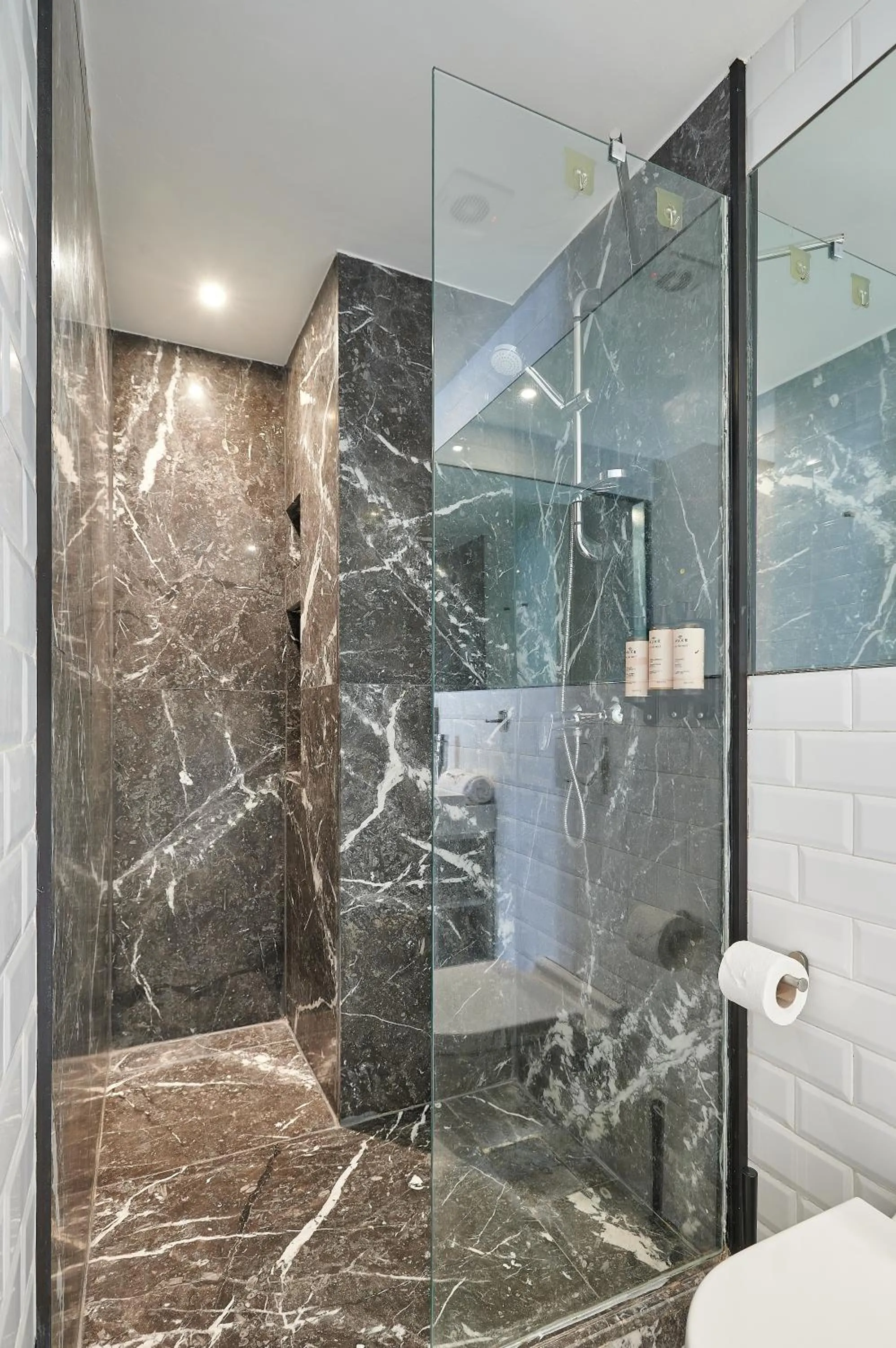 Shower in Stayhere Casablanca - Gauthier 3 - Urban Residence