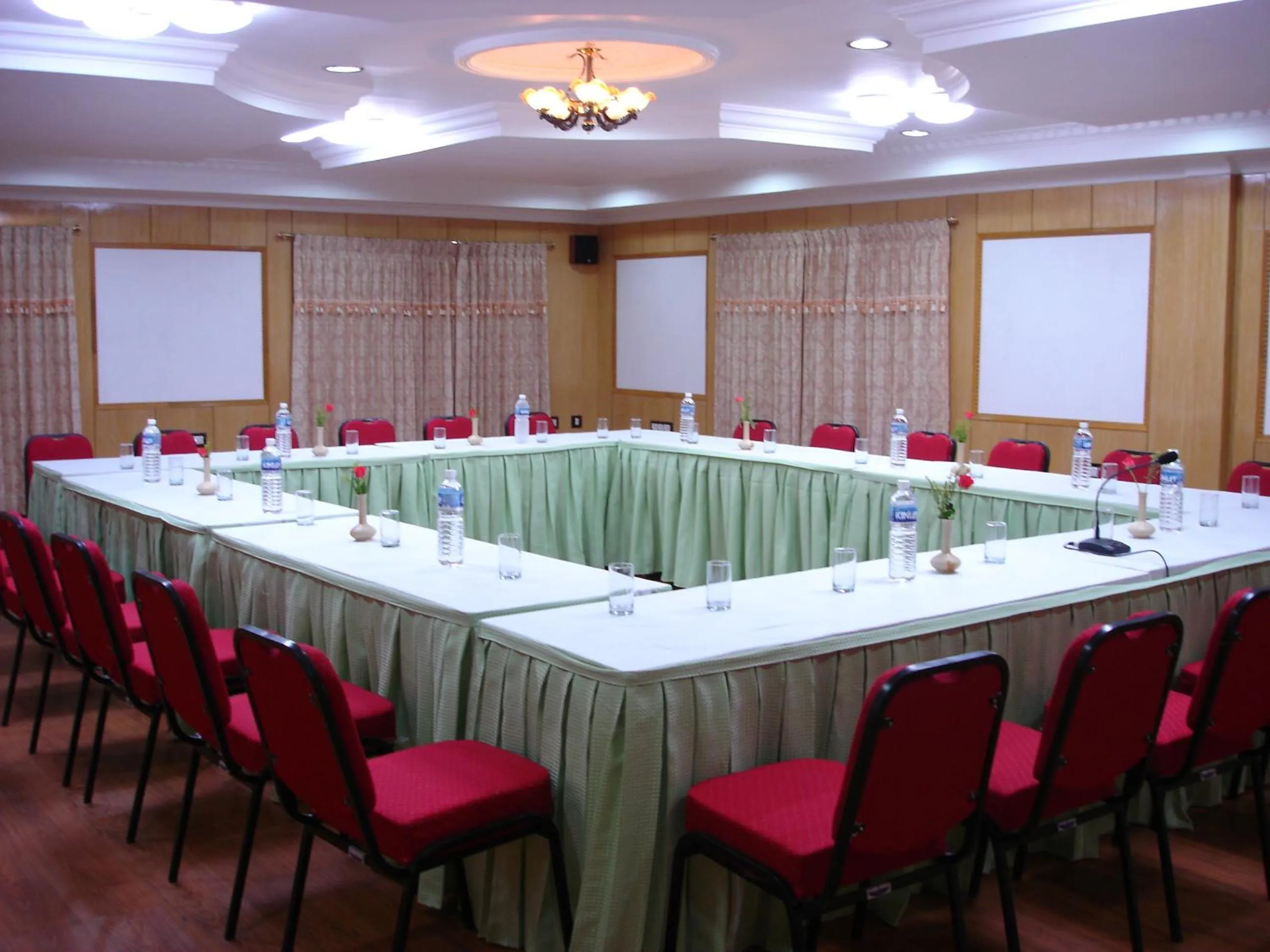 Banquet/Function facilities in Hotel Mount View