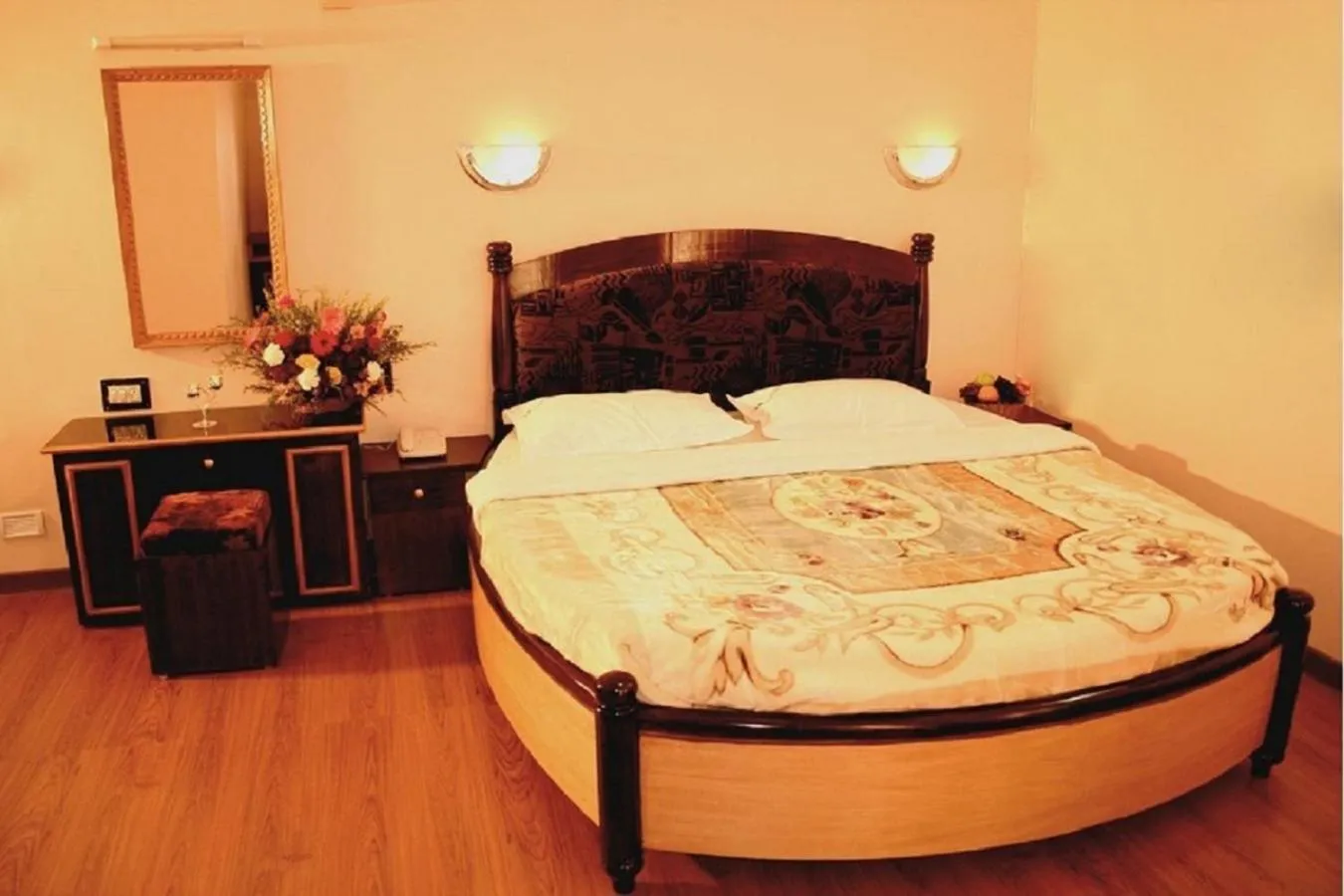 Balcony/Terrace, Bed in Hotel Mount View