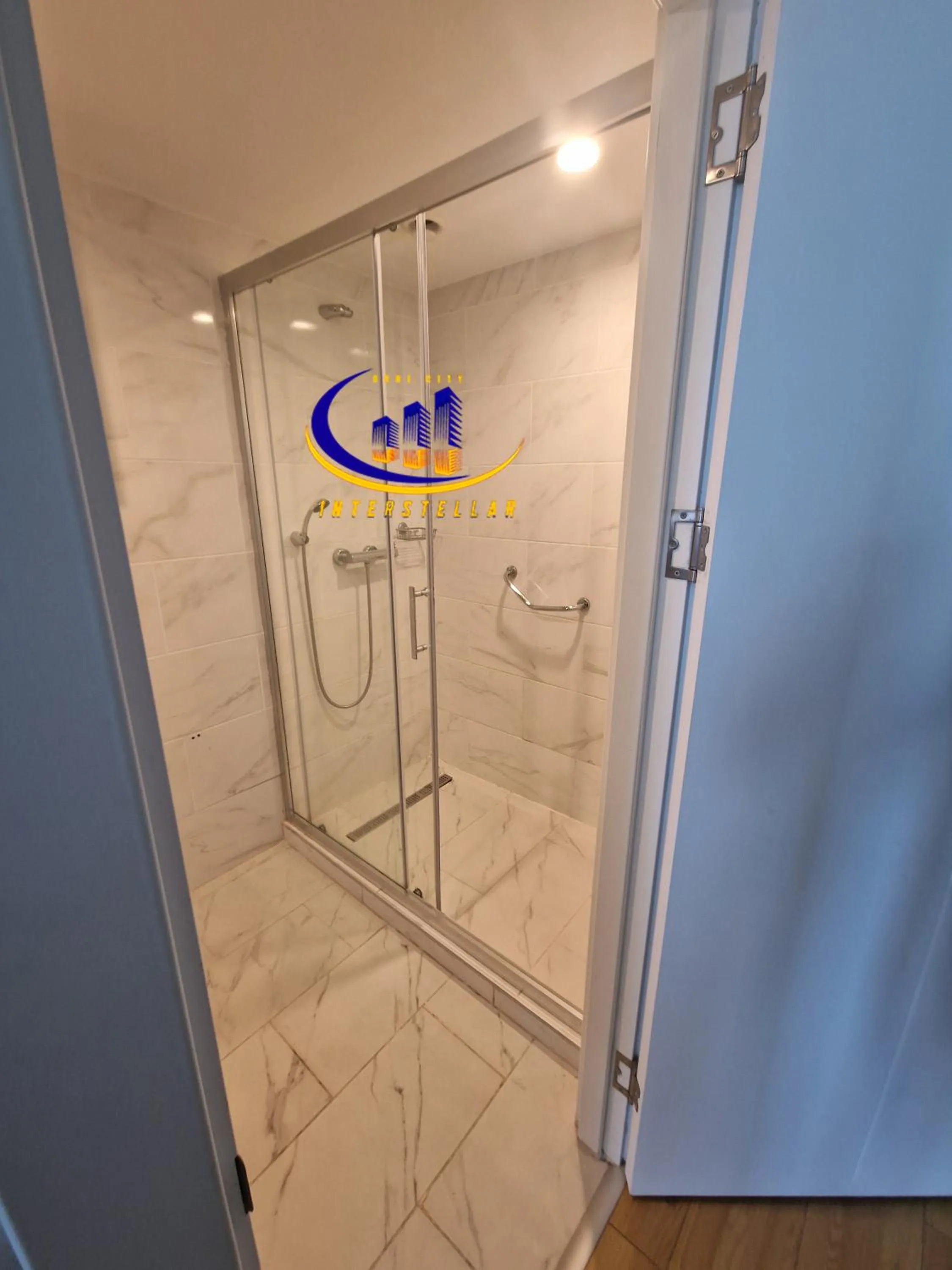 Shower in INTERSTELLAR ☆ ORBI CITY