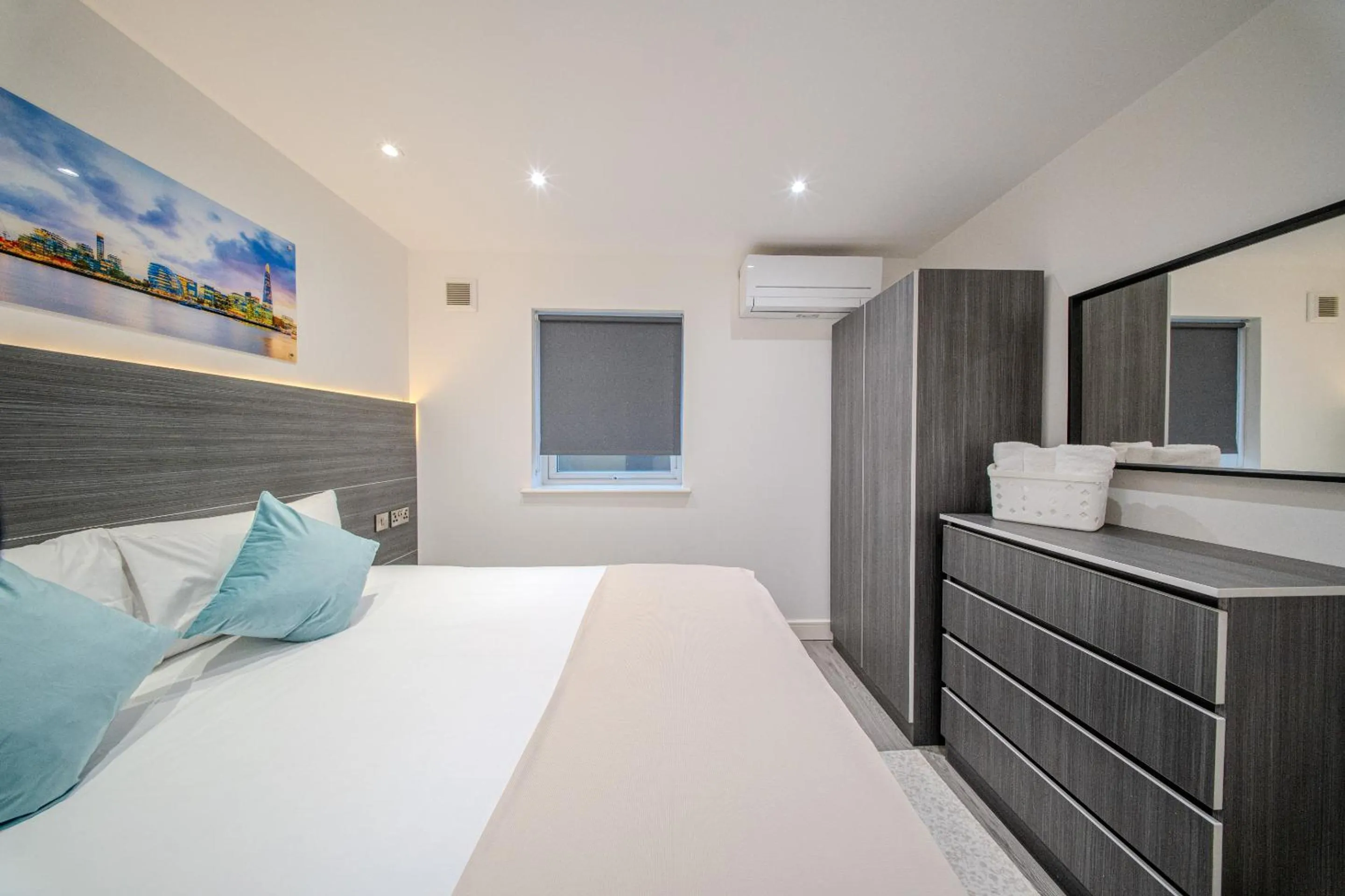 Bedroom, Bed in Ilford Luxury Apartments