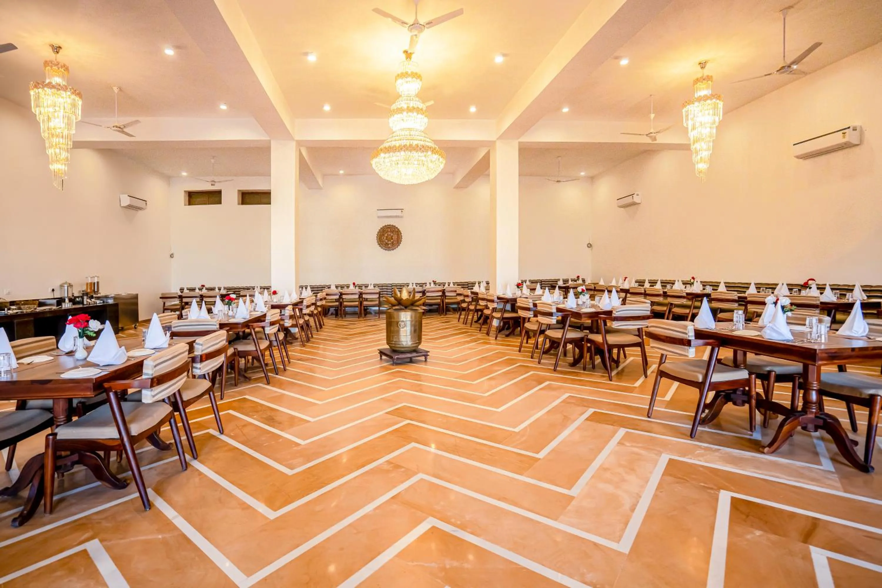 Restaurant/places to eat in Marugarh Camp and Resort Jaisalmer