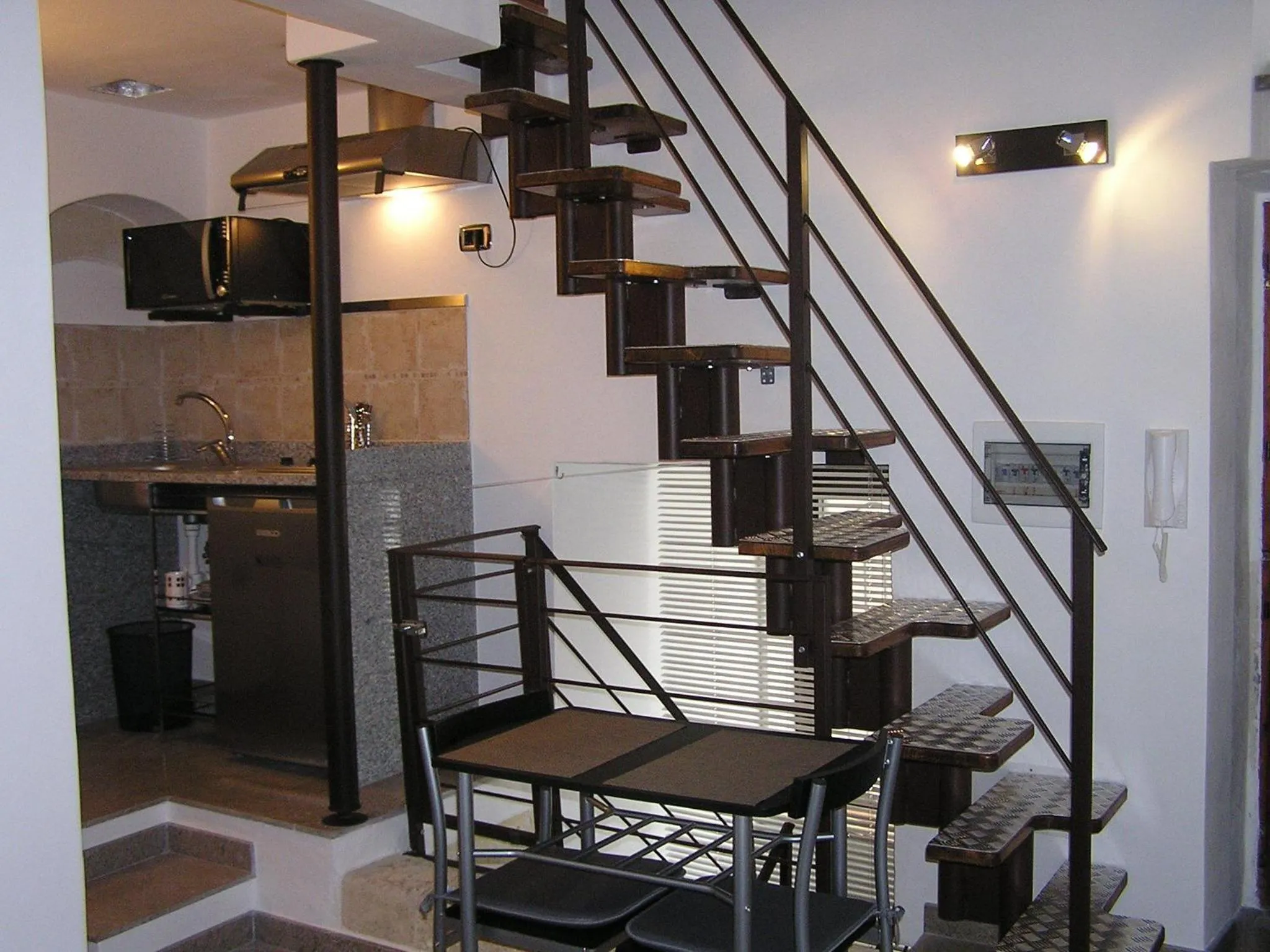 Dining area in Art Transparent B&B