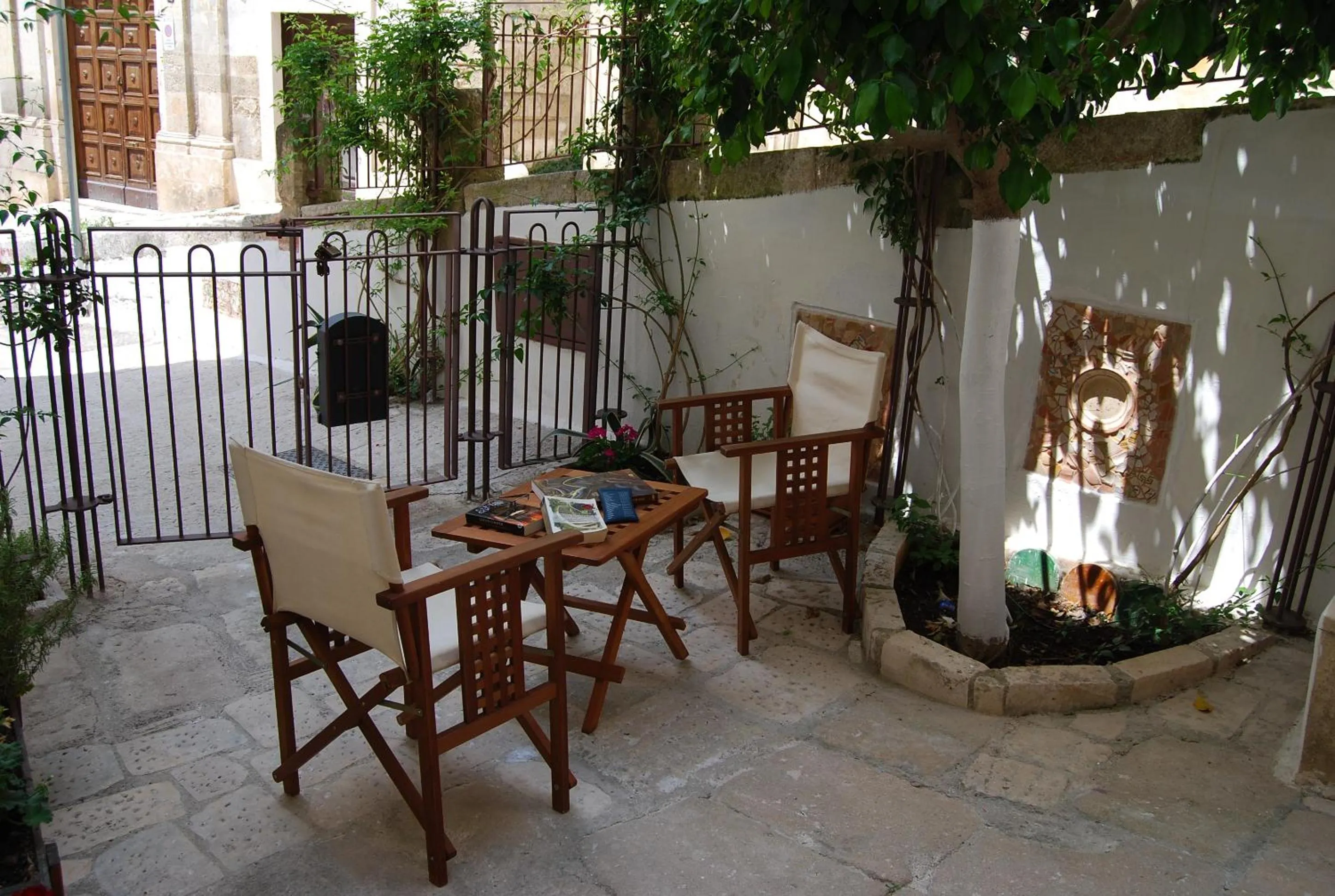 Patio in Art Transparent B&B