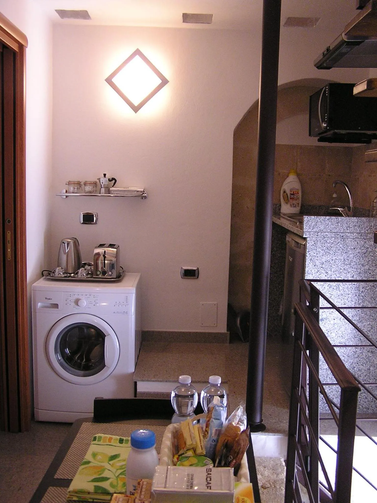 Dining area in Art Transparent B&B