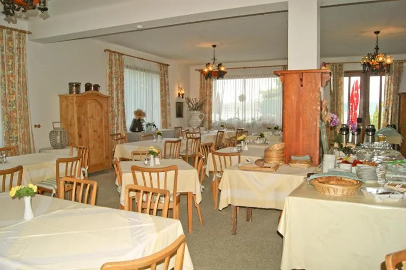 Restaurant/places to eat in Seevilla Wochinz