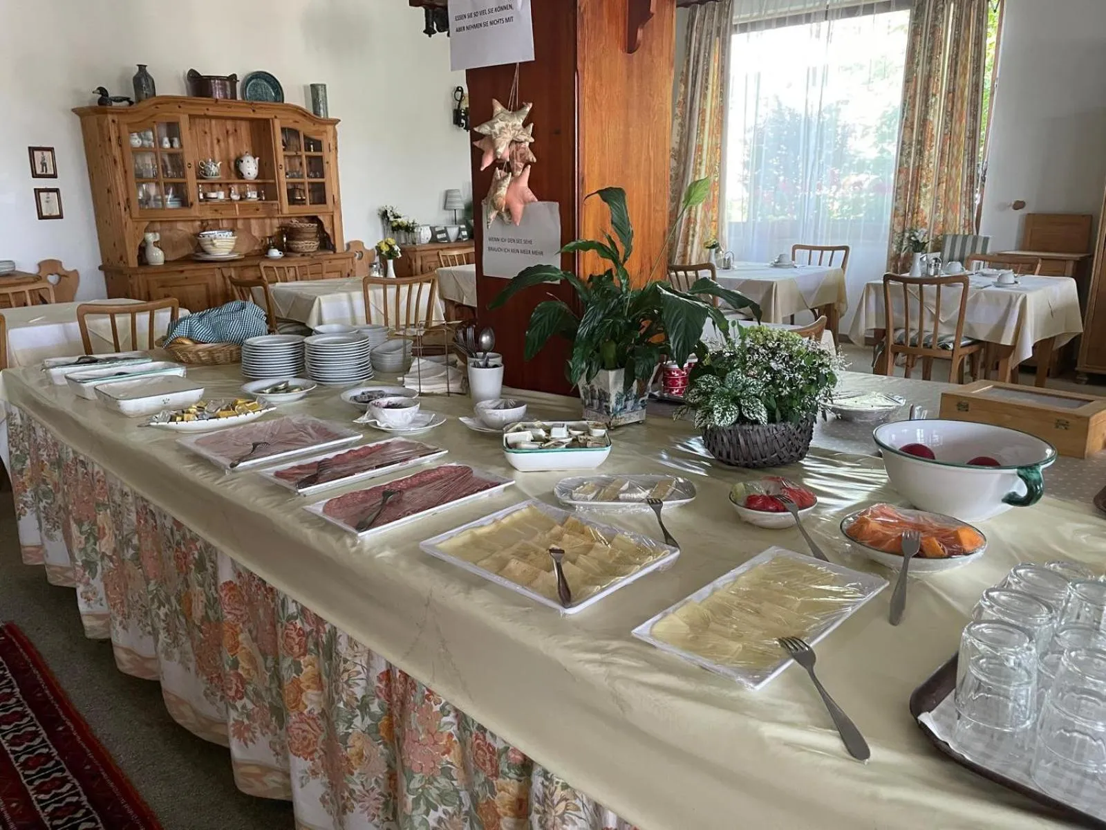 Buffet breakfast in Seevilla Wochinz