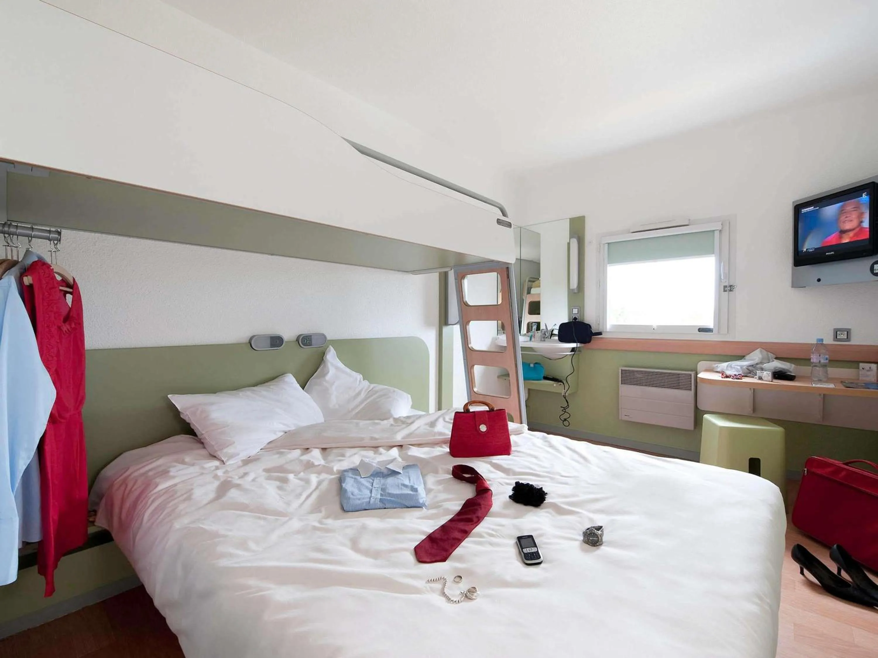 Bedroom, Bed in ibis budget Poitiers Sud