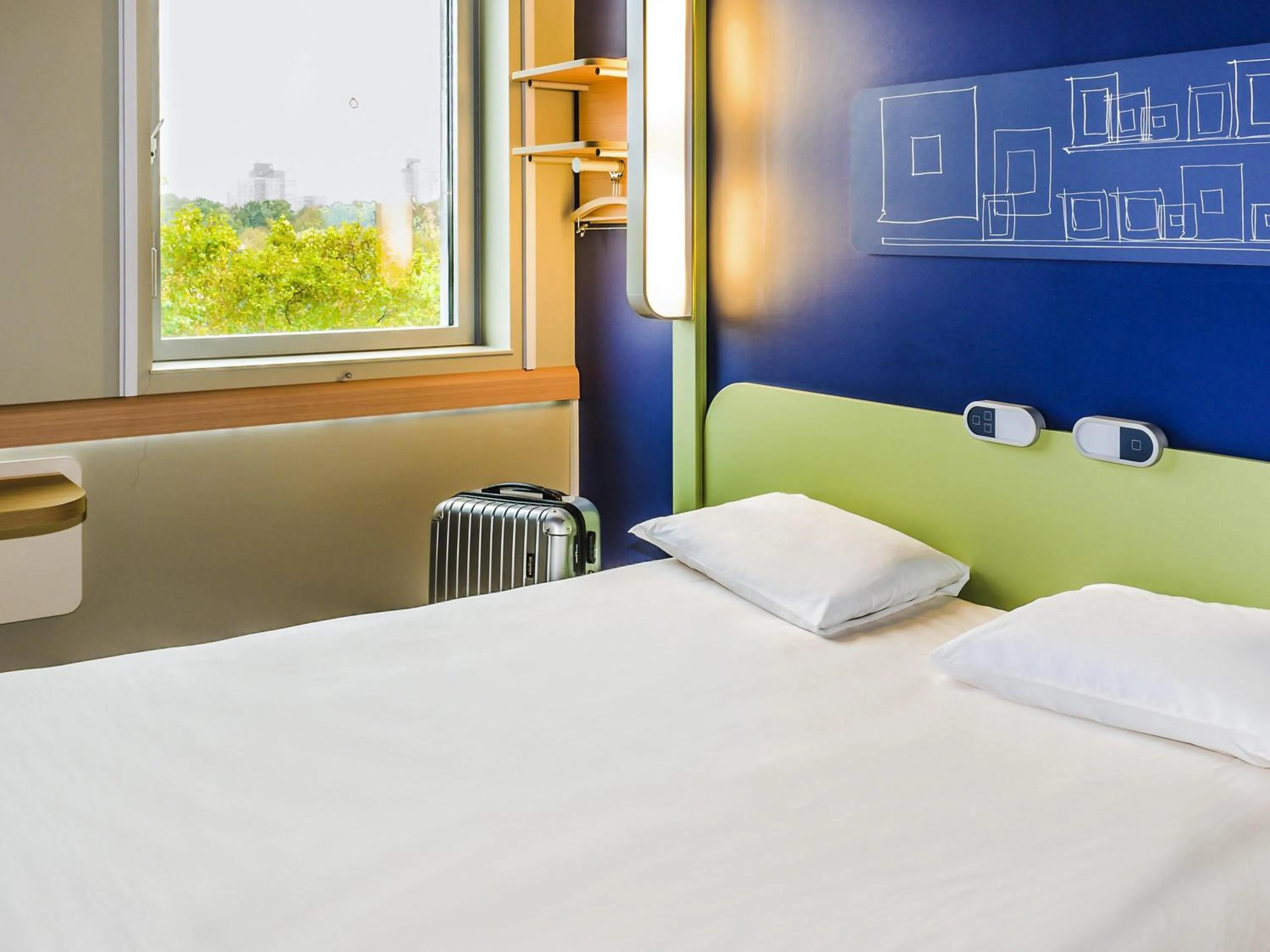 Bedroom, Bed in Ibis Budget Montelimar