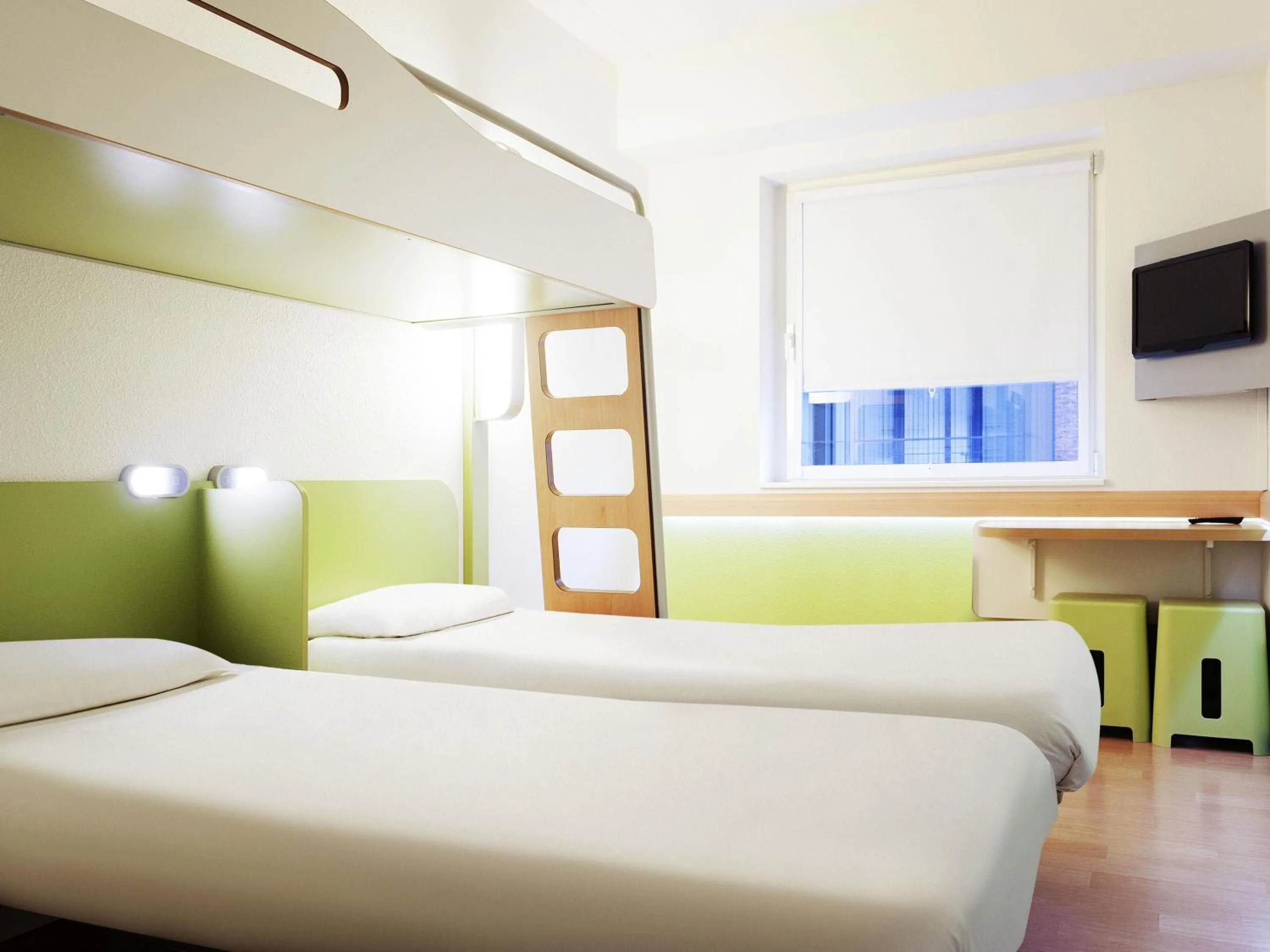 Bedroom, Bed in Ibis Budget Montelimar