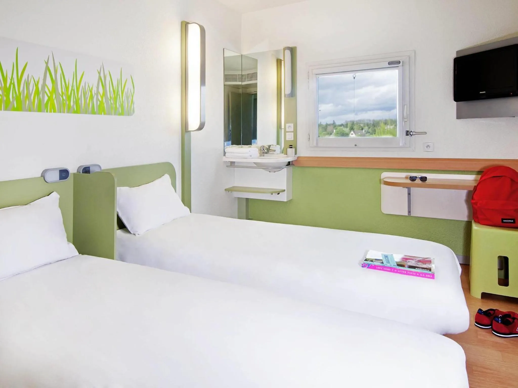 Bedroom, Bed in Ibis Budget Montelimar