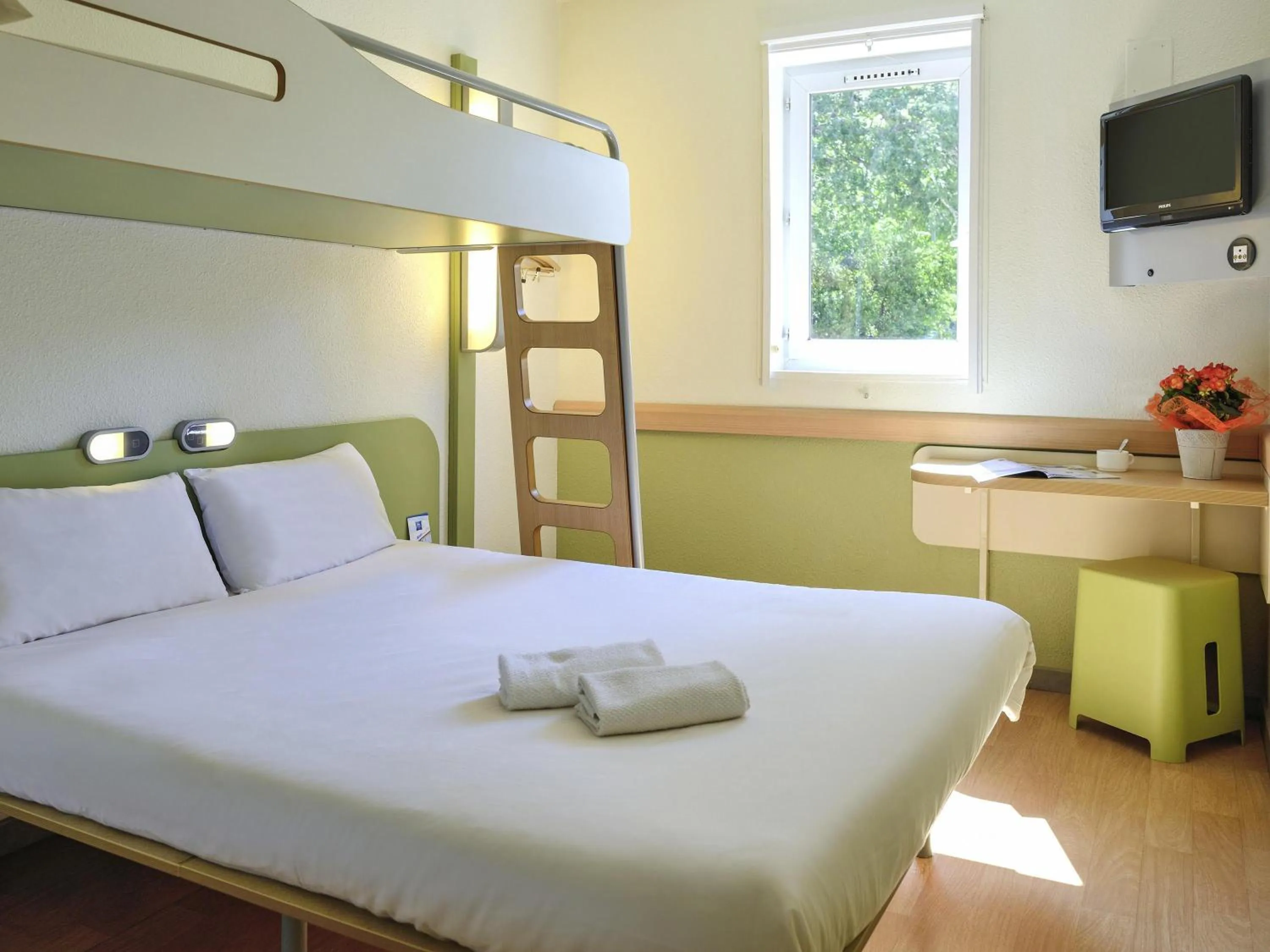 Bedroom, Bed in Ibis Budget Avignon Nord